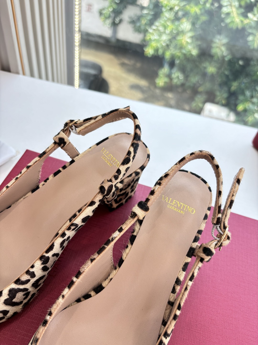 Valentino Classic 2025 Springs Shoes: Cozy Layout, Comfortable Sheepskin, Real Sole, Customizable Sizes. - 图片 8