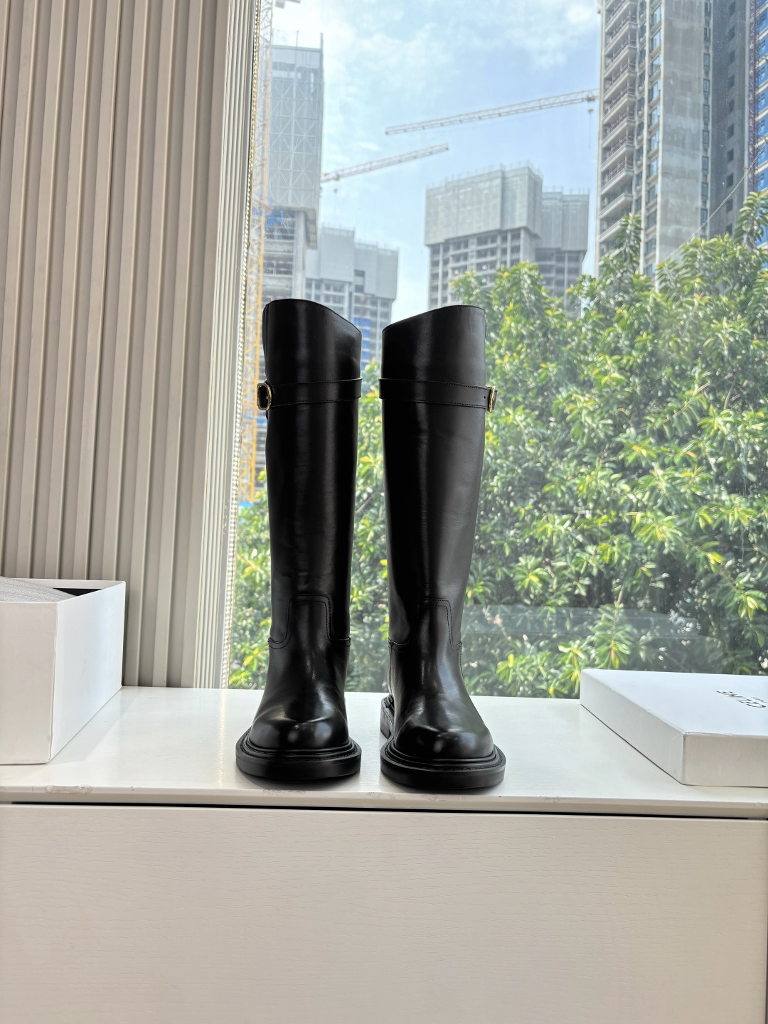 NO:461792,WYSIWYG G067 Top Quality Celine Long Tube Knight Boots CELINE Celine 2025 Autumn and Winter New Yang Mi Knight Boots Arc de Triomphe British style short boots are simple, atmospheric and fashionable, unpredictable, and the classic of the fashion circle never fades. The retro British style allows you to wear a different temperament and the logo. Fabric 1:1 customized wax-feeling calfskin (correct version) inner lining sheepskin sole original molded sole size 35-39# (40#41 customized non-return and exchange), boots, celine, celine, boots, cowhide, sheepskin19860909所见即所得G067顶级品质赛琳长筒骑士靴 CELINE塞琳 2025秋冬新款杨幂同款骑士靴 凯旋门英伦风短靴简约大气时髦耐看不过时是时尚圈永不退潮的经典所在,复古的英伦风格,让你穿出不一样的气质对版logo 面料1:1定制蜡感胎小牛皮(正确版) 内里羊皮内里 鞋底原版开模鞋底 码数35-39#（40#41订做不退换）,靴子,celine,celine,boots,cowhide,sheepskin,Women's Shoes