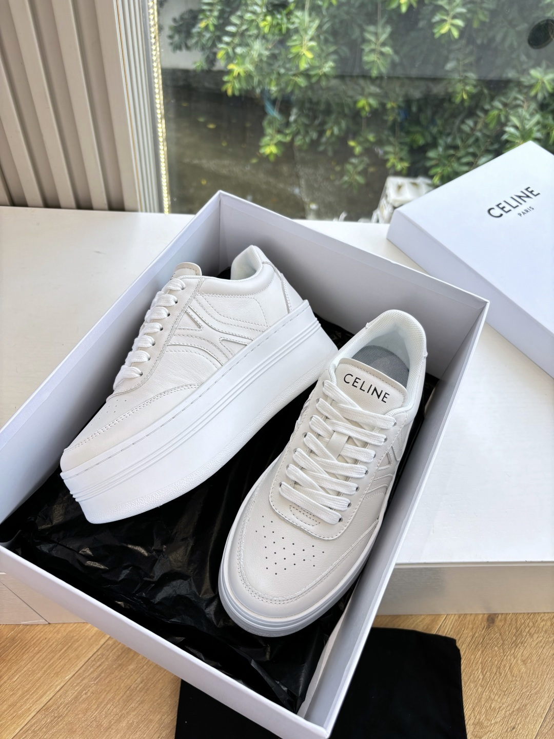 NO:461805,WYSIWYG G039 Purchase Level CELINE CELINE RUNNER CR-03 Sneakers tongue and back top are decorated with CELINE logo sports shoes side gravure CR-03 words imprinted on the back top and side of the shoe CELINE logo thick-soled bread shoes 2025 spring and summer new women Arc de Triomphe logo lace-up 356853 simple and comfortable, clean and neat, increasing height and making legs thin. Whether it is single or paired with wide-leg pants, high street and retro, let's make CELINE girls. The upper is original cowhide, inner lining original, outsole original 11 sizes 35-40 (40.41 customization, no return or replacement), casual shoes/sports, celine, celine, sneakers, cowhide19860909所见即所得G039代购级别CELINE思琳赛琳CELINE RUNNER CR-03运动鞋鞋舌和鞋后帮饰有CELINE标志运动鞋侧面凹印CR-03字样 鞋后帮和侧面压印CELINE标志厚底面包鞋2025春夏新款女凯旋门徽标系带356853简单舒服,干净利落,增高显腿细,无论是单穿还是搭配阔腿裤,高街又复古一起来做CELINE女孩 鞋面原版牛皮 内里原版内里 大底原版11 码数35-40（40.41定制不退不换）,休闲鞋/运动鞋,celine,celine,sneakers,cowhide,Women's Shoes