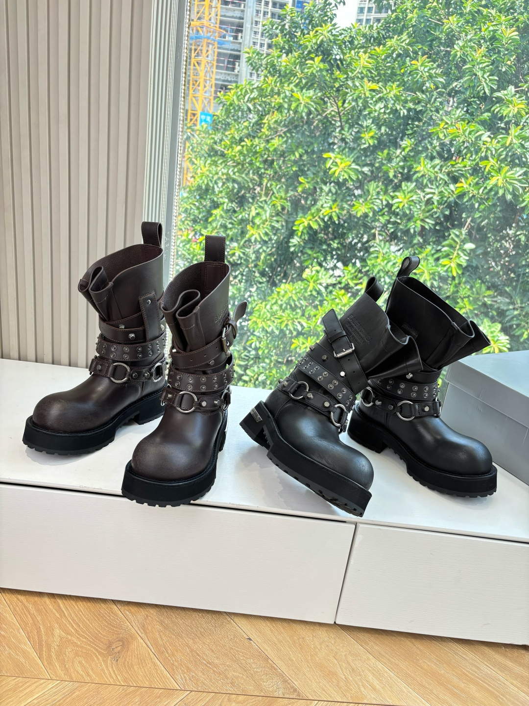 G06代购级别Balenciaga巴黎世家25FW毒液Venom情侣款高筒靴 中筒靴 请认准高版本 这款靴子在设计上独 G06代购级别Balenciaga巴黎世家25FW毒液Venom情侣款高筒靴 中筒靴 请认准高版本 这款靴子在设计上独