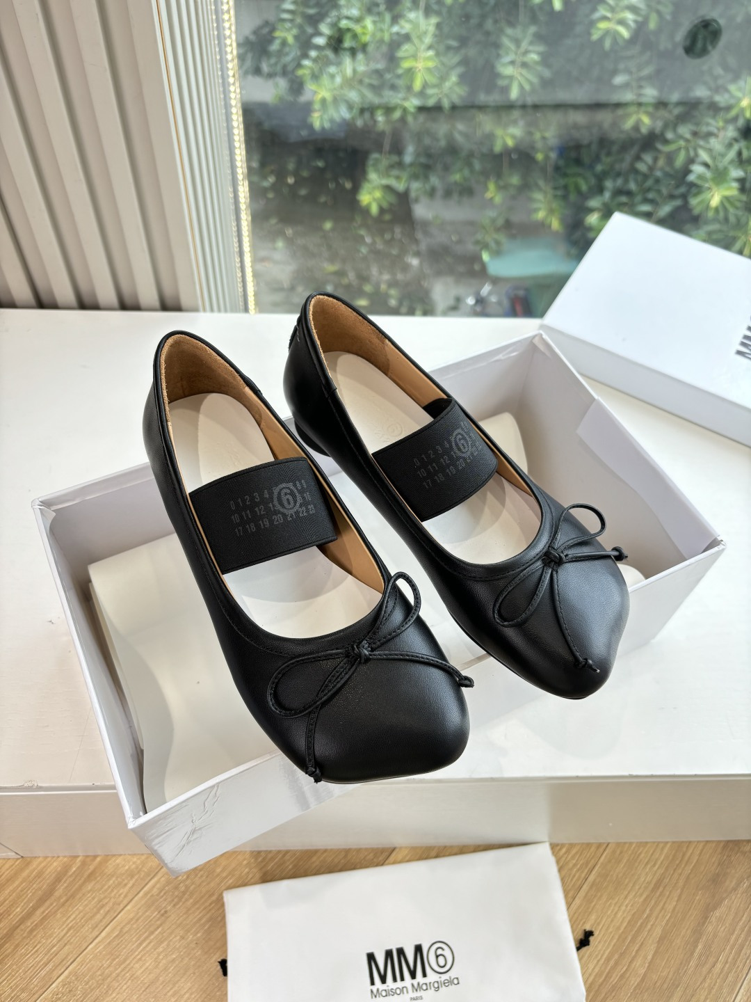 NO:480332,G077 Purchase Level 2025Maison Margie*Majra split toe thick heel flat bottom retro Mary Jane doll head apple head ballet single shoes Great version Very difficult to make!  Majila's split-toe shoes are pushed to the forefront again, and Xiaohongshu publishes one by one!  Sexy and spicy girls must have. The fried chicken looks good with your feet. Everyone can feel assured that you will be the most unique existence in that crowd. Imported cowhide fabric, inner footbed cowhide, outsole, imported Italian genuine leather sole. Size: 35-39/40. Customized, no return or replacement, ballet shoes, masion margiela, mary jane, cowhide19860909G077代购级别2025Maison Margie*马吉拉分趾粗跟平底复古玛丽珍娃娃头苹果头芭蕾舞单鞋 太棒了的版本 非常不好做！马吉拉分趾鞋又被推到风口啦 小红书发一个爆一个！性感酷辣女孩必备 上脚炒鸡好看 大家放心冲穿上它你就是那个人群中最独特的存在 面料进口牛皮 内里垫脚牛皮 大底 意大利进口真皮底 码数:35-39/40.定制不退不换,芭蕾舞鞋,masion margiela,mary jane,cowhide,Women's Shoes