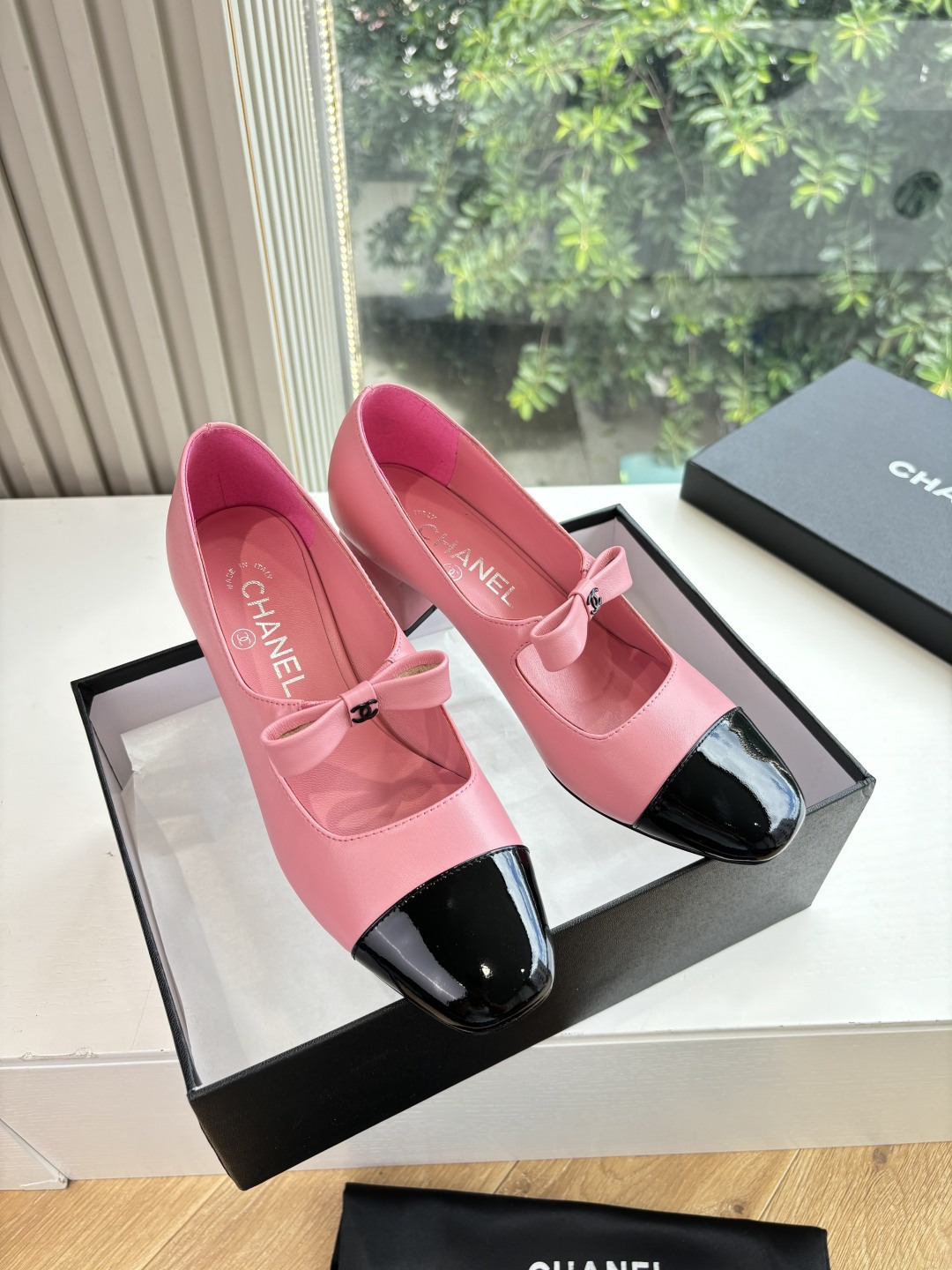 NO:484930,G391 WYSIWYG Purchase Grade CHANE*25s Little Chanel Early Spring Hot Products Weaving Mary Jane Baotou Single Shoes, which is a real model to keep!  !  It's much more comfortable than the classic Slingback!  Every color makes your feet look white, and it's a sharp white weapon! It's so cute! It's a hot little fragrance~ Material original sheepskin, inner lining original sheepskin, outsole genuine leather sole Size: 35-39/(40/41 Customized, non-return or exchange), Mary Jane, chanel, chanel, mary jane, sheepskin19860909G391所见即所得代购级CHANE*25s小香奈儿早春爆品编织玛丽珍包头单鞋 妥妥的自留款！！比经典款Slingback舒服太多啦！每个颜色上脚都很显白 的显白利器!好嗲啊!又是火爆的小香~ 材质原版羊皮 内里原版内里羊皮 大底真皮鞋底 码数:35-39/(40/41定制不退不换),玛丽珍,chanel,chanel,mary jane,sheepskin,Women's Shoes