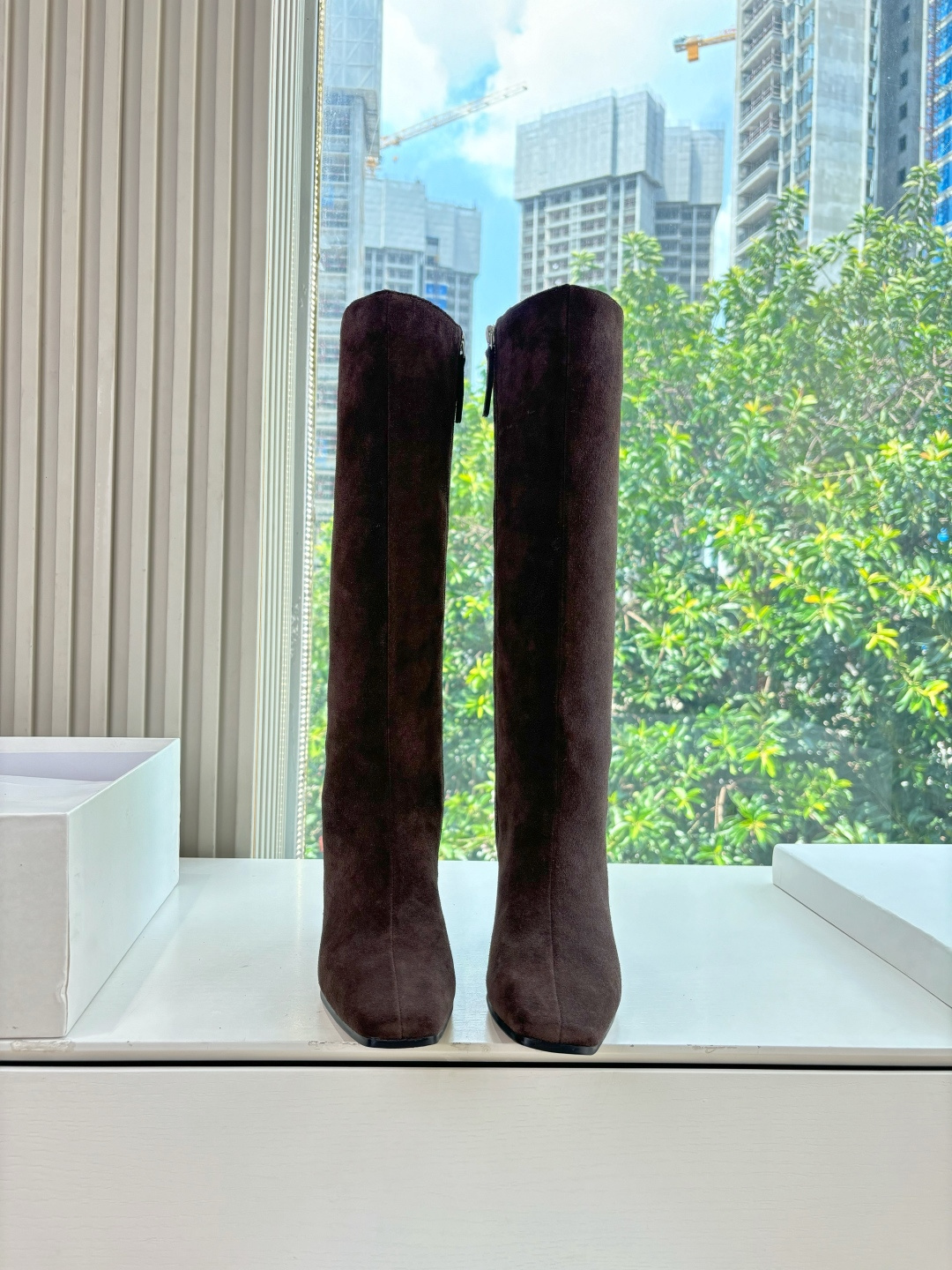 NO:486034,G213HIDEM* new product knight boots, simple and atmospheric, convenient design with one foot, both casual and casual, yet exquisite style, easily improves the fashionableness of the dress. Imported cowhide upper, imported sheepskin, and the sole zp mold replica outsole Size35-39 (4041 fixed), boots, boots, cowhide, sheepskin19860909G213HIDEM*新品骑士靴长靴 简约大气 一脚蹬的便捷设计 既有休闲的随性感 又不失精致格调 轻松提升穿搭时髦度 鞋面进口牛皮 内里进口羊皮 大底zp开模复刻大底 Size35-39（4041定）,靴子,boots,cowhide,sheepskin,Women's Shoes