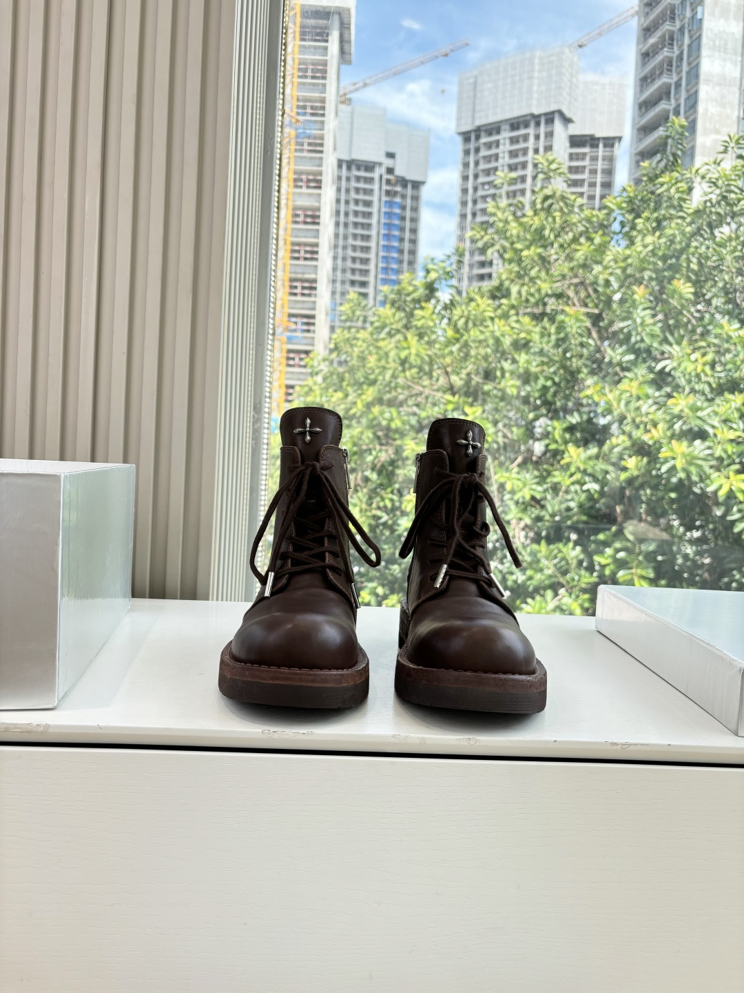 NO:491115,G029 WYSIWYG Washed SMFK Cross New Boots Who knows the gold content? A touch of yellow in autumn, if you like it, it is actually very handsome. Upgraded version of yellow boots. This pair of boots is very textured, oily yellow. Made with horse leather fabric. The sole of the boot is fixed and sewn with Goodyear craftsmanship. It can extend the service life of the boots. The side zipper is easy to put on and off, and it is comfortable to wear. The main reason is that it really makes the legs look thinner when worn on the feet. It is particularly handsome when paired with a dark coat and sweatshirt in autumn and winter. The fabric is imported cowhide, inner cowhide, the sole is original molded. Size 35-41 (40.41 custom-made, no return or replacement), boots, boots, hoodie, sweatshirts, jackets & coats, cowhide19860909G029所见即所得水洗SMFK十字架新款靴子含金量谁懂 秋天里的一抹黄,如若你喜欢,其实它很帅 升级版的大黄靴 这双靴子是很有质感的油蜡黄色 配合马皮面料制作而成 靴底使用固特异工艺进行固定缝合 可以延长靴子使用年限,侧边拉链穿脱方便,穿着也舒适 主要是上脚穿真的显腿细,搭配秋冬深色外套卫衣特别出彩帅气 面料进口牛皮 内里牛皮 鞋底原版开模 尺码35-41(40.41定制不退不换),靴子,boots,hoodie,sweatshirts,jackets & coats,cowhide,Women's Shoes