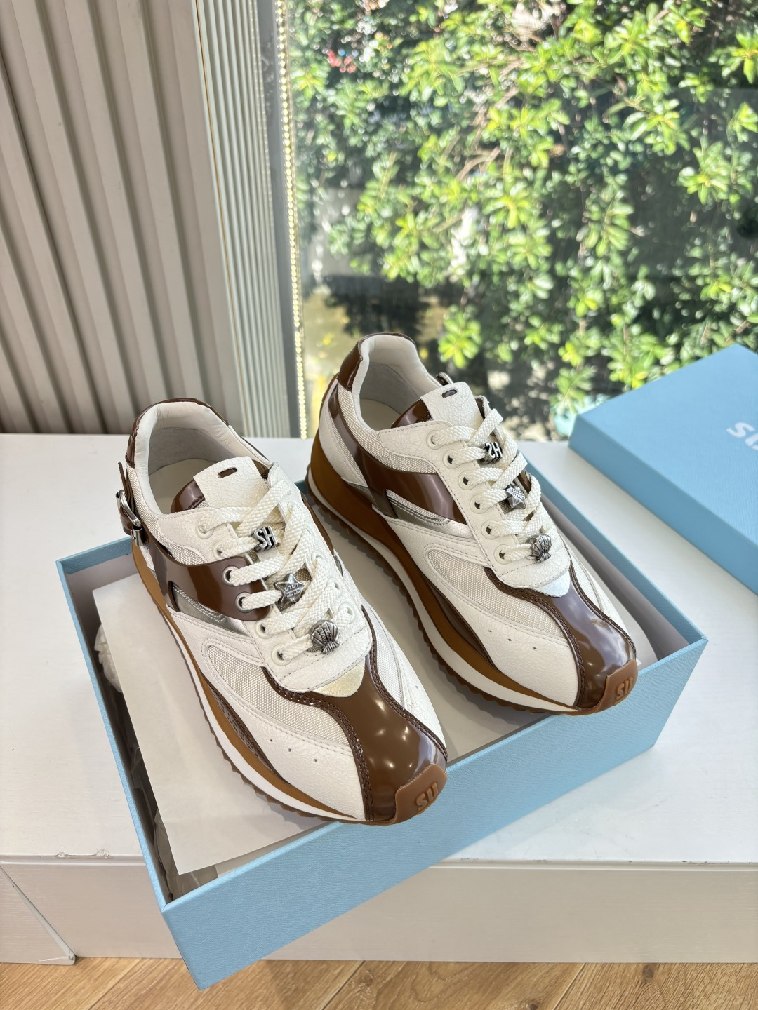 NO:491171,G029 What to see is what to get Sugarsu Chen Qiaoen same style | SugarSu 25-year autumn new retro 25-year-old classic casual thick sole heightened Forrest Gump shoes women are really my favorite. The red is invincible and beautiful. Sheepskin's feet are huge and soft. Unique tilted head shell design. Vibrant and playful. It is sweet and spicy girl with a pair of jeans. Imported cowhide inner lining original inner sole. Size 35-40 (40 customization, no return or replacement), casual shoes/sports shoes, sneakers, jeans, cowhide, sheepskin19860909G029所见即所得Sugarsu陈乔恩同款|SugarSu酥履25年秋新款复古德训休闲厚底增高阿甘鞋女 真是wo心头爱呀 正红色无敌好看 羊皮上脚巨软 独特歪头贝壳设计 活力俏皮 搭配一条牛仔裤就是甜辣少女 面料进口牛皮 内里原版内里 鞋底原版鞋底 尺码35-40(40定制不退不换),休闲鞋/运动鞋,sneakers,jeans,cowhide,sheepskin,Women's Shoes