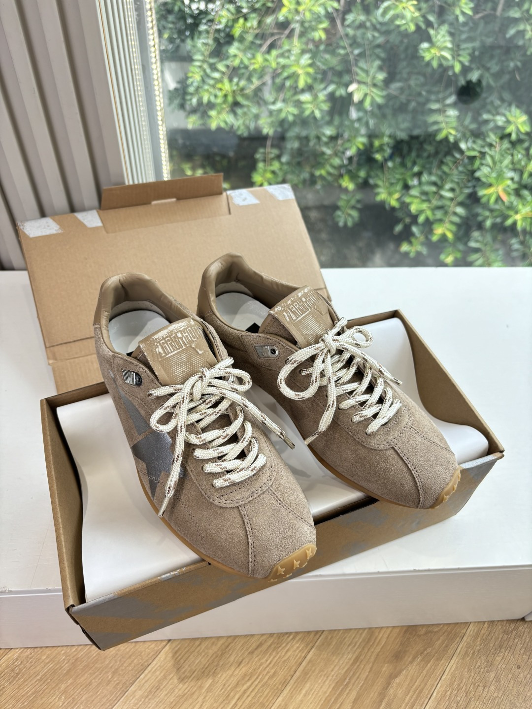 NO:534324,GGDB Casual small dirty shoes GGDB versatile two-wear casual shoes pursue 'perfect imperfection', brand iconic live-in The years leave traces, making | daily processing and unique stars are the perfect combination of Italian handmade craftsmanship and classic appearance. It is not only easy to wear and recognize, but also expresses a real and free attitude. It does not deliberately pursue spotlessness, but also makes the traces of casual and unrestrainedness more comfortable and comfortable material material Material Material Imported upper horsehair Inner calfskin Large sole open mold and sole Size 35-40 (40 customization, no return or replacement), casual shoes/sports shoes, sneakers, cowhide19860909GGDB 休闲小脏鞋GGDB 百搭两穿休闲鞋 追求“完美的不完美”、品牌标志性的lived-in 岁月留痕,做|日处理和独特的星星,是意大利手作工艺与经典外观的完美结合,不仅好穿辨识度高,表达了一种真实自由的态度,不刻意去追求一尘不染,随性不羁的痕迹反而更舒适自在 material 材质 鞋面进口马毛 内里小牛皮 大底开模大底 码数女35-40(40定制不退不换),休闲鞋/运动鞋,sneakers,cowhide,Women's Shoes