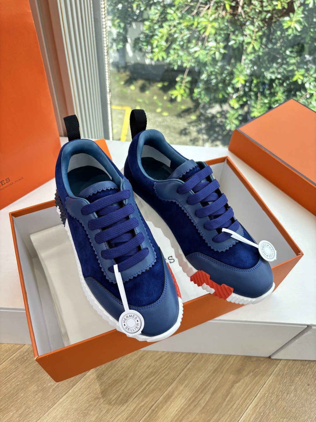 NO:497645,The airplane box box 15G909 counter version Hermes bouncing sneakers men's real shots are the most worth buying Hermes men's sneakers legendary shoes that you want to buy even if you don't match the goods. Fashion, comfortable and versatile. Although the price is rising, the price is really not expensive. The new color schemes are very good. There are many other colors, and there are not so many choices, but they are also very good, especially with couples' feeling. Fabric customization pair cowhide inner lining original inner sole exclusive original mold-sucking sole size 35-46 (46 customization without return or replacement, 39-42 orders indicate men and women), casual shoes/sports shoes, hermes, sneakers, cowhide19860909现货供应飞机盒盒15G909专柜版爱马仕 bouncing运动鞋男款实拍最值得的入手的爱马仕男款运动鞋传说中不配货也要买的鞋潮流 时尚 舒适 百搭 虽然涨价 但价格真不贵新出的配色都很好看 还有很多其他配色,选择没有那么多不过也是很好看,尤其搭配情侣款感感 面料定制对版牛皮 内里原版内里 鞋底独家原版吸模大底 尺码35-46(46定制不退不换,39-42下单注明男女）,休闲鞋/运动鞋,hermes,sneakers,cowhide,Women's Shoes