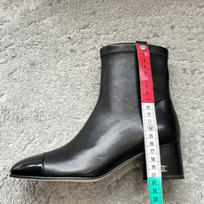 G233😀CHANEL香奈儿*小香秋冬切尔西短靴新款骑士靴库靴这款骑士靴真的是帅气时尚的代表马丁靴骑士靴靴筒Chanel G233😀CHANEL香奈儿*小香秋冬切尔西短靴新款骑士靴库靴这款骑士靴真的是帅气时尚的代表马丁靴骑士靴靴筒Chanel