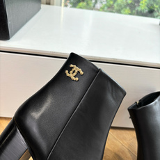 G233😀CHANEL香奈儿*小香秋冬切尔西短靴新款骑士靴库靴这款骑士靴真的是帅气时尚的代表马丁靴骑士靴靴筒Chanel G233😀CHANEL香奈儿*小香秋冬切尔西短靴新款骑士靴库靴这款骑士靴真的是帅气时尚的代表马丁靴骑士靴靴筒Chanel