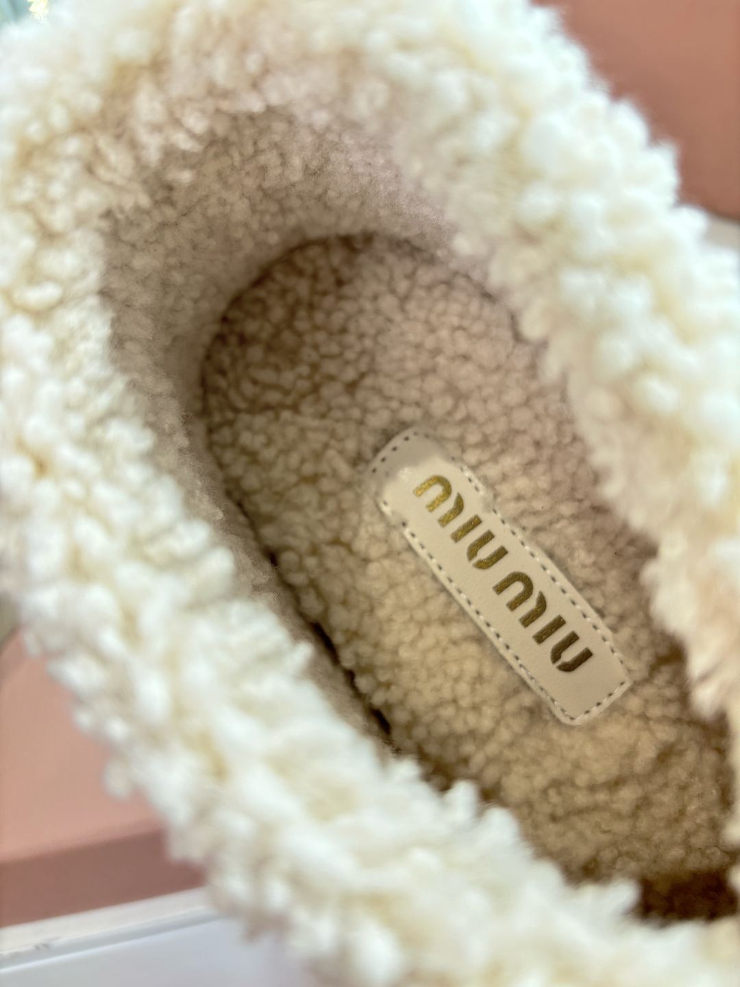 有量有价G所见即所得顶级羊毛内里miumiu秋冬新款进口羊毛雪地靴棉鞋 简约造型，超轻原版开模鞋底，脚感妥妥满分 好穿好