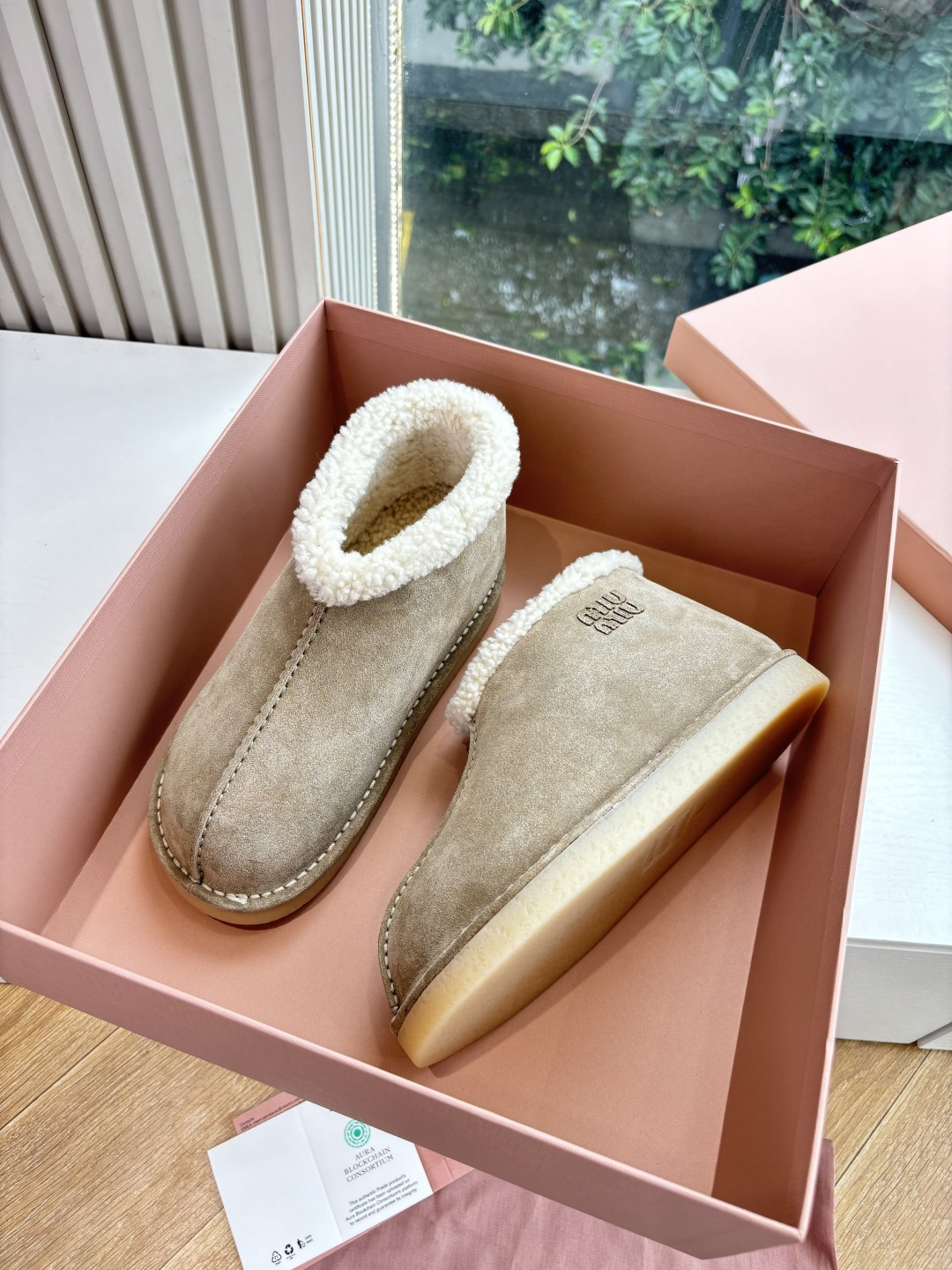 有量有价G所见即所得顶级羊毛内里miumiu秋冬新款进口羊毛雪地靴棉鞋 简约造型,超轻原版开模鞋底,脚感妥妥满分 好穿好 有量有价G所见即所得顶级羊毛内里miumiu秋冬新款进口羊毛雪地靴棉鞋 简约造型,超轻原版开模鞋底,脚感妥妥满分 好穿好