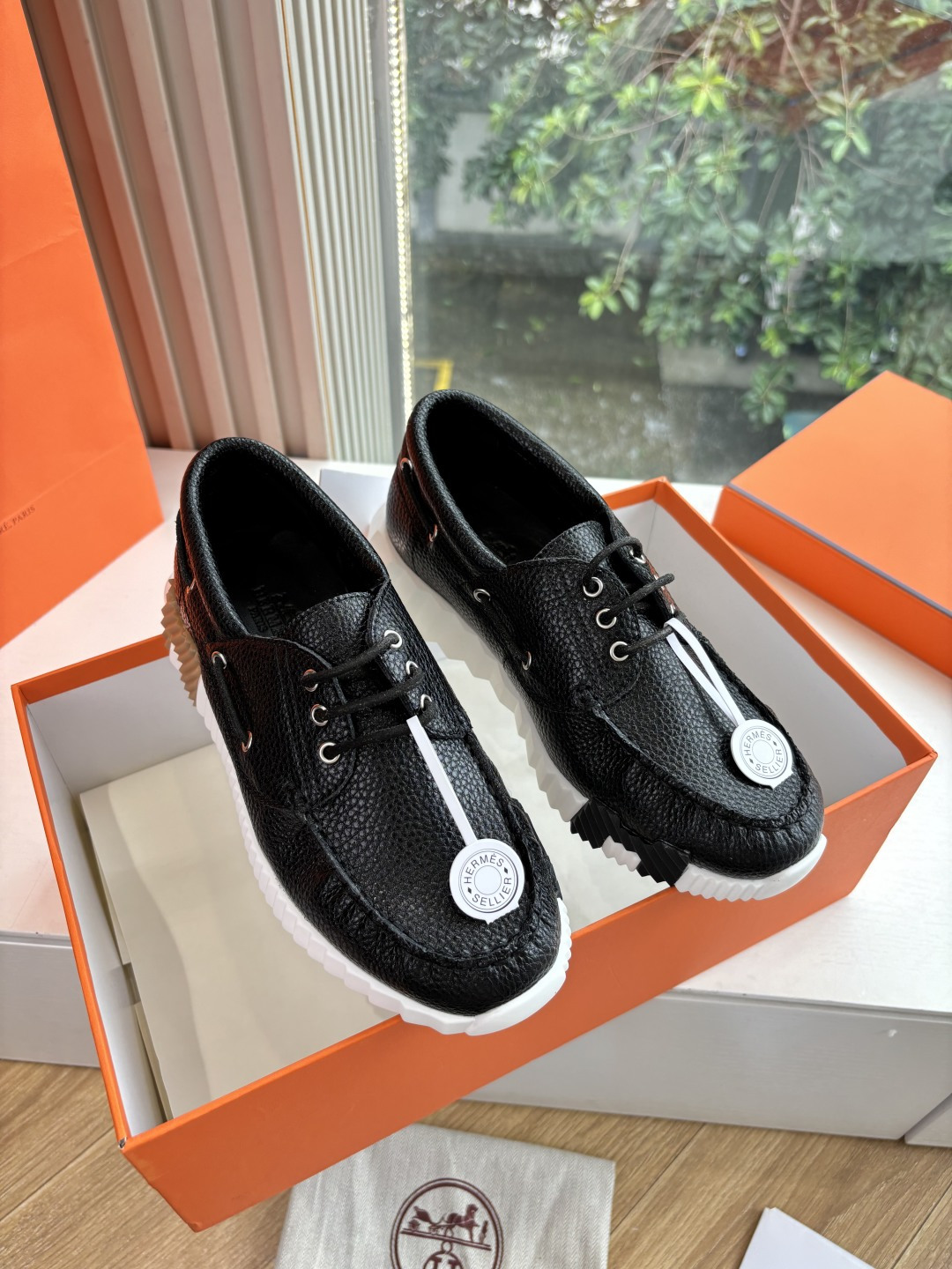 NO:536303,The airplane box box 15G909 counter version Hermes bouncing sneakers men's real shots are the most worth buying Hermes men's sneakers legendary shoes that you want to buy even if you don't match the goods. Fashion, comfortable and versatile. Although the price is rising, the price is really not expensive. The new color schemes are very good. There are many other colors, and there are not so many choices, but they are also very good, especially with couples' feeling. Fabric customization pair cowhide inner lining original inner sole exclusive original mold-sucking sole size 35-46 (46 customization without return or replacement, 39-42 orders indicate men and women), casual shoes/sports shoes, hermes, sneakers, cowhide19860909现货供应飞机盒盒15G909专柜版爱马仕 bouncing运动鞋男款实拍最值得的入手的爱马仕男款运动鞋传说中不配货也要买的鞋潮流 时尚 舒适 百搭 虽然涨价 但价格真不贵新出的配色都很好看 还有很多其他配色,选择没有那么多不过也是很好看,尤其搭配情侣款感感 面料定制对版牛皮 内里原版内里 鞋底独家原版吸模大底 尺码35-46(46定制不退不换,39-42下单注明男女）,休闲鞋/运动鞋,hermes,sneakers,cowhide,Women's Shoes