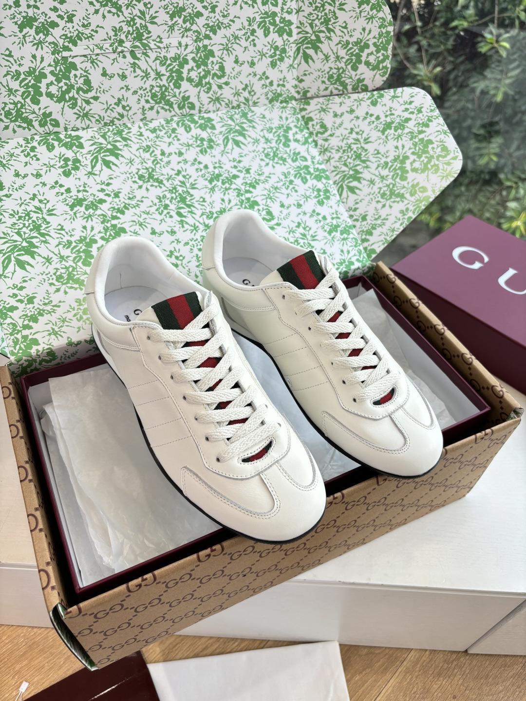 NO:559803,G311 WYSIWYG GUCCI's new Kuehne + + + + + + + + + + + + + + + + + + + + + + + + + + + +  The light and comfortable wearing feeling combined with the minimalist silhouette creates a neat and modern temperament. The rich combination of suede, canvas and technical fabrics complements the bold color matching and design, showing more personalized elegance and vitality. Fabric imported cowhide leather lining Sole 35-45 (45 customized non-refundable) 39.40 Remarks for men and women, casual shoes/sports shoes, gucci, sneakers, cowhide, chamois leather19860909G311所见即所得GUCCI新款德迅鞋情侣系列带着自己的薄底鞋来了Gucci正式发布全新“GucciShift”运动鞋系列.该系列从品牌深厚的马术传统汲取灵感,以经典Web 条纹为核心,融合多元材质与现代设计,展现品牌标志性的传承与创新. 轻盈舒适的穿着感搭配极简廓形,营造出利落而摩登的气质.麂皮、帆布及科技面料的丰富组合,与大胆的配色与设计相得益彰,一同展现更具个性的优雅与活力. 面料进口牛皮 内里皮里 鞋底35-45(45定制不退不换)39.40备注男女,休闲鞋/运动鞋,gucci,sneakers,cowhide,chamois leather,Women's Shoes