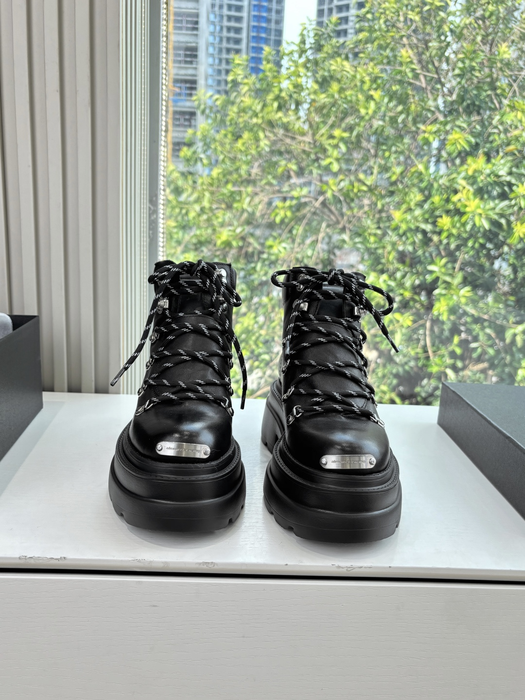 NO:559778,G013Alexander Wang 25ss new style lace-up thick-soled short boots Martin boots King's thick-soled short boots are definitely a must-have for leg muscles. They make you look taller and slimmer. They are black classic and versatile~~ The leather surface is matched with a laser logo, the strap design and the 7cm thick sole make it easy to have long legs!  Original cowhide upper, sheepskin lining, original rubber outsole, sole thickness 7cm, Size#35-39 (40 custom made, non-returnable), boots, alexander wang, boots, cowhide, sheepskin19860909G013Alexander Wang 大王25ss新款 系带 厚底 短靴马丁靴大王这双厚底短靴 绝对是腿精必备神器 显高显瘦,黑色经典百搭王~~ 皮面搭配激光Logo,绑带设计加上7cm厚底轻松拥有大长腿！ 鞋面原版牛皮 内里羊皮 鞋底原版橡胶大底 底厚7cm Size#35-39 (40定做不退换）,靴子,alexander wang,boots,cowhide,sheepskin,Women's Shoes