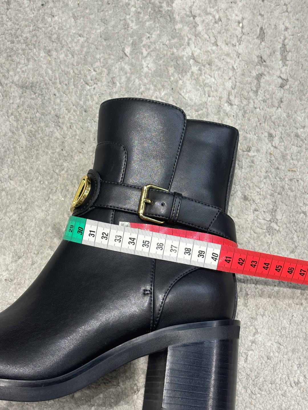 G678新款华伦天奴VALENTINO切尔西短靴饰带配以复古黄铜做旧效果VLOGO SIGNATURE搭扣开合 VALE