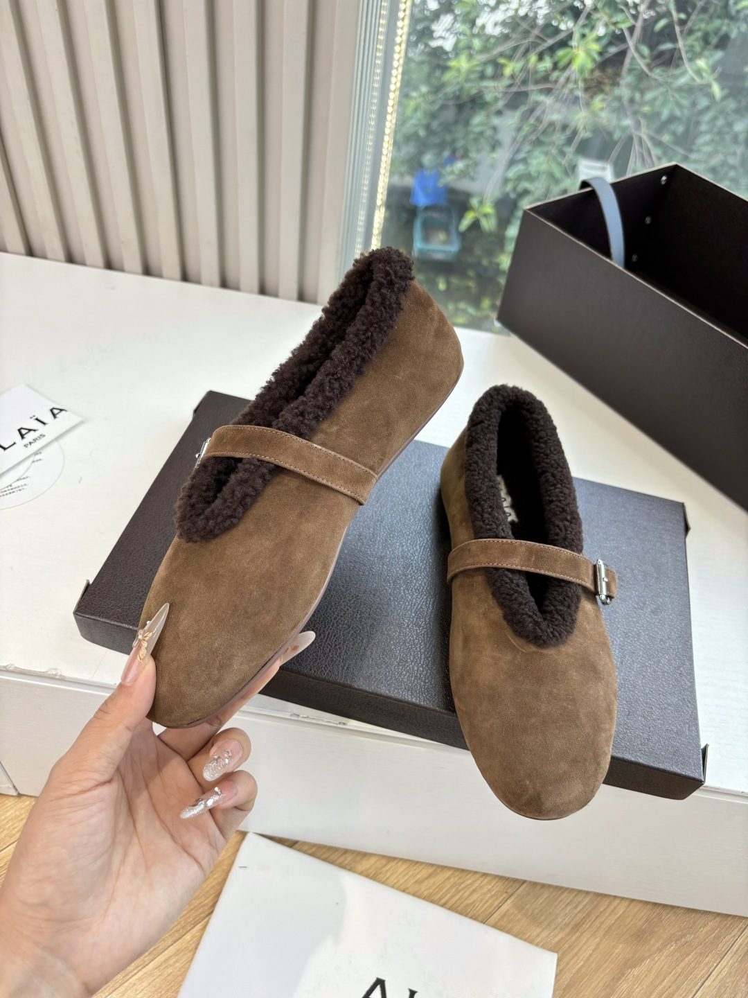 所见即所得G002代购级别原版购入法国一线奢侈品牌ALAIA 阿莱亚秋冬天真的要来咯!羊羔绒鞋~ Alaia奶呼呼的秋冬 所见即所得G002代购级别原版购入法国一线奢侈品牌ALAIA 阿莱亚秋冬天真的要来咯!羊羔绒鞋~ Alaia奶呼呼的秋冬