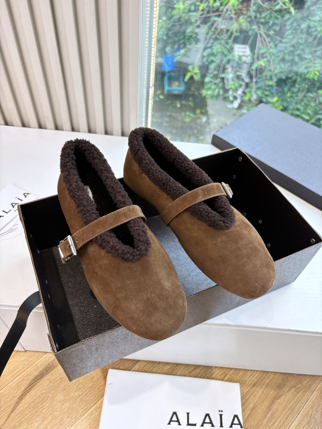 所见即所得G002代购级别原版购入法国一线奢侈品牌ALAIA 阿莱亚秋冬天真的要来咯！羊羔绒鞋～ Alaia奶呼呼的秋冬