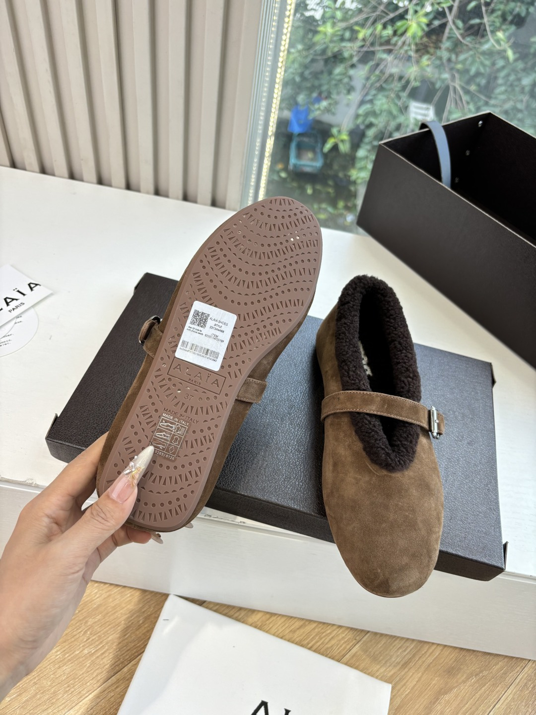 所见即所得G002代购级别原版购入法国一线奢侈品牌ALAIA 阿莱亚秋冬天真的要来咯!羊羔绒鞋~ Alaia奶呼呼的秋冬 所见即所得G002代购级别原版购入法国一线奢侈品牌ALAIA 阿莱亚秋冬天真的要来咯!羊羔绒鞋~ Alaia奶呼呼的秋冬
