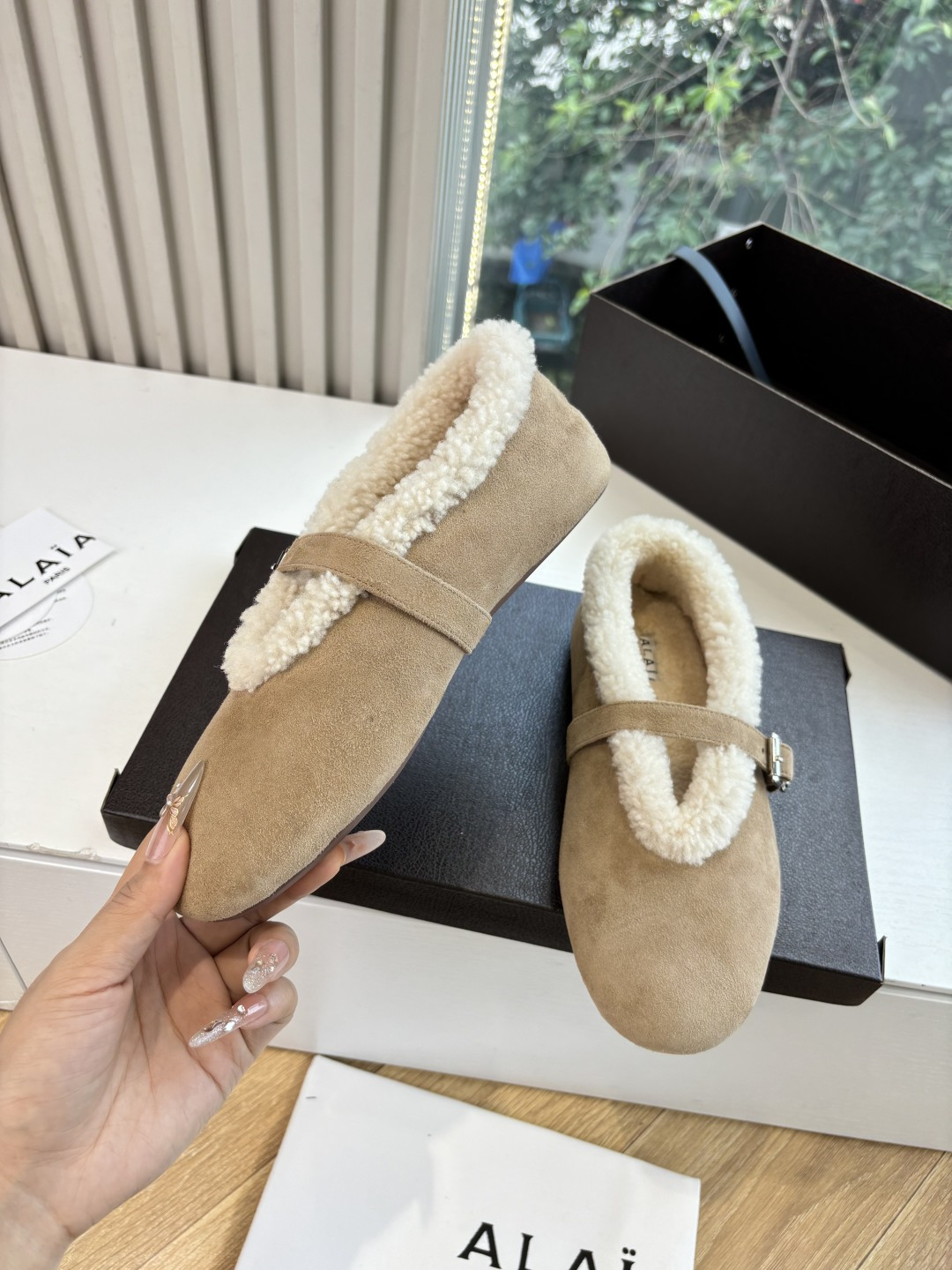所见即所得G002代购级别原版购入法国一线奢侈品牌ALAIA 阿莱亚秋冬天真的要来咯!羊羔绒鞋~ Alaia奶呼呼的秋冬 所见即所得G002代购级别原版购入法国一线奢侈品牌ALAIA 阿莱亚秋冬天真的要来咯!羊羔绒鞋~ Alaia奶呼呼的秋冬