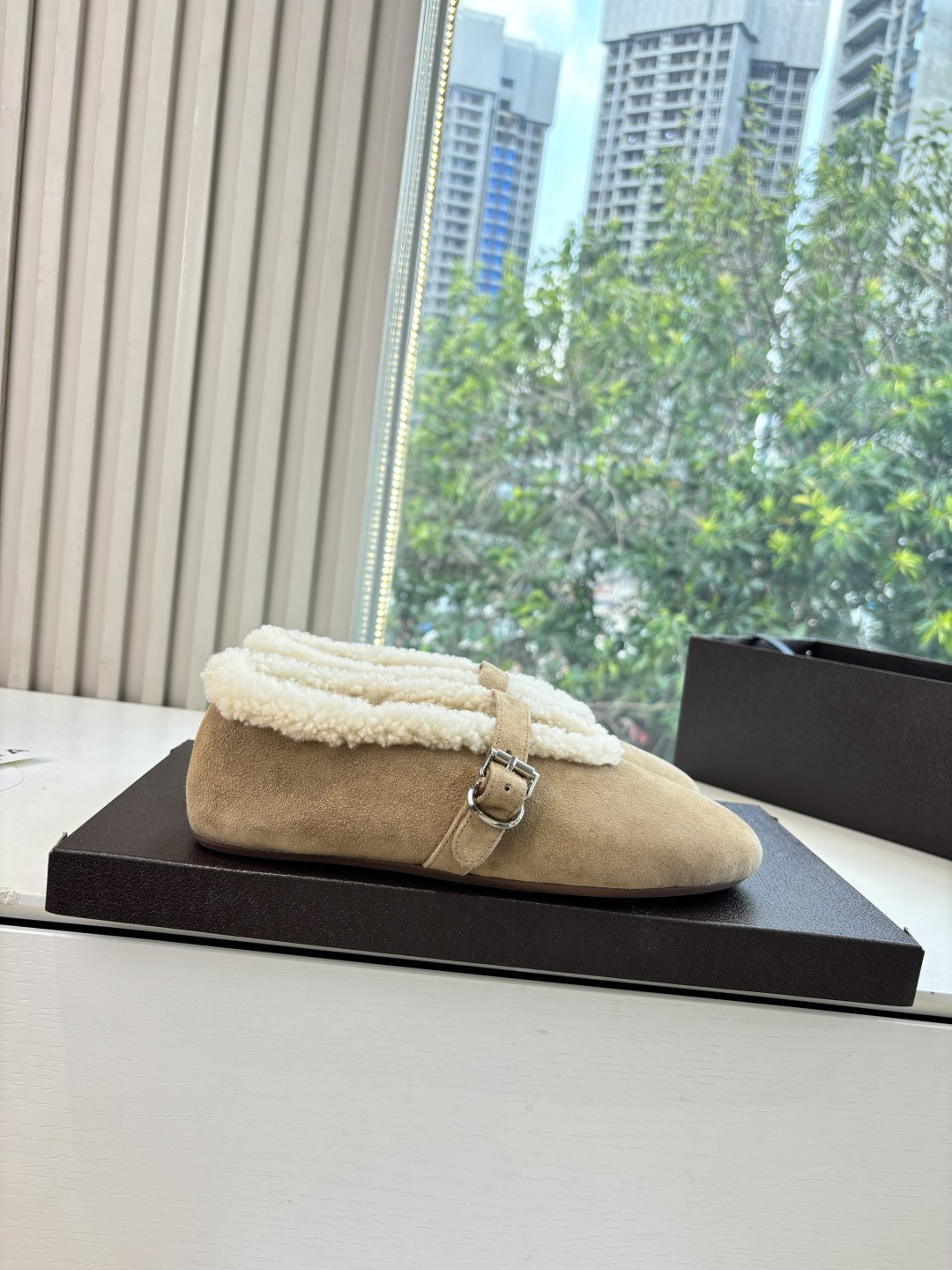 所见即所得G002代购级别原版购入法国一线奢侈品牌ALAIA 阿莱亚秋冬天真的要来咯!羊羔绒鞋~ Alaia奶呼呼的秋冬 所见即所得G002代购级别原版购入法国一线奢侈品牌ALAIA 阿莱亚秋冬天真的要来咯!羊羔绒鞋~ Alaia奶呼呼的秋冬