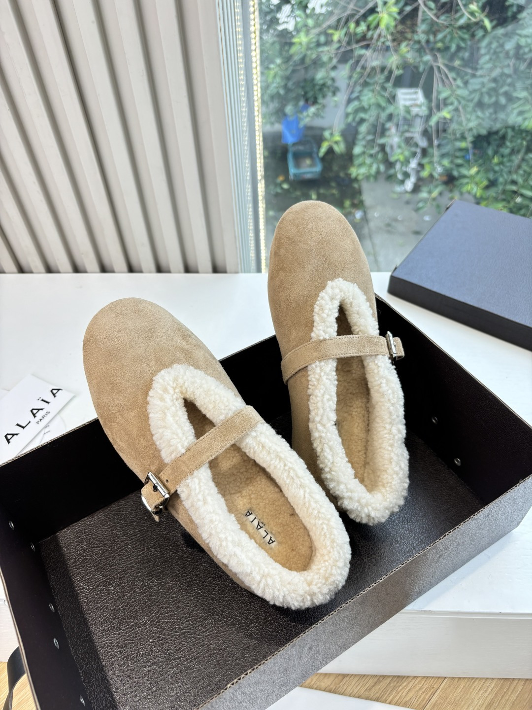 所见即所得G002代购级别原版购入法国一线奢侈品牌ALAIA 阿莱亚秋冬天真的要来咯!羊羔绒鞋~ Alaia奶呼呼的秋冬 所见即所得G002代购级别原版购入法国一线奢侈品牌ALAIA 阿莱亚秋冬天真的要来咯!羊羔绒鞋~ Alaia奶呼呼的秋冬