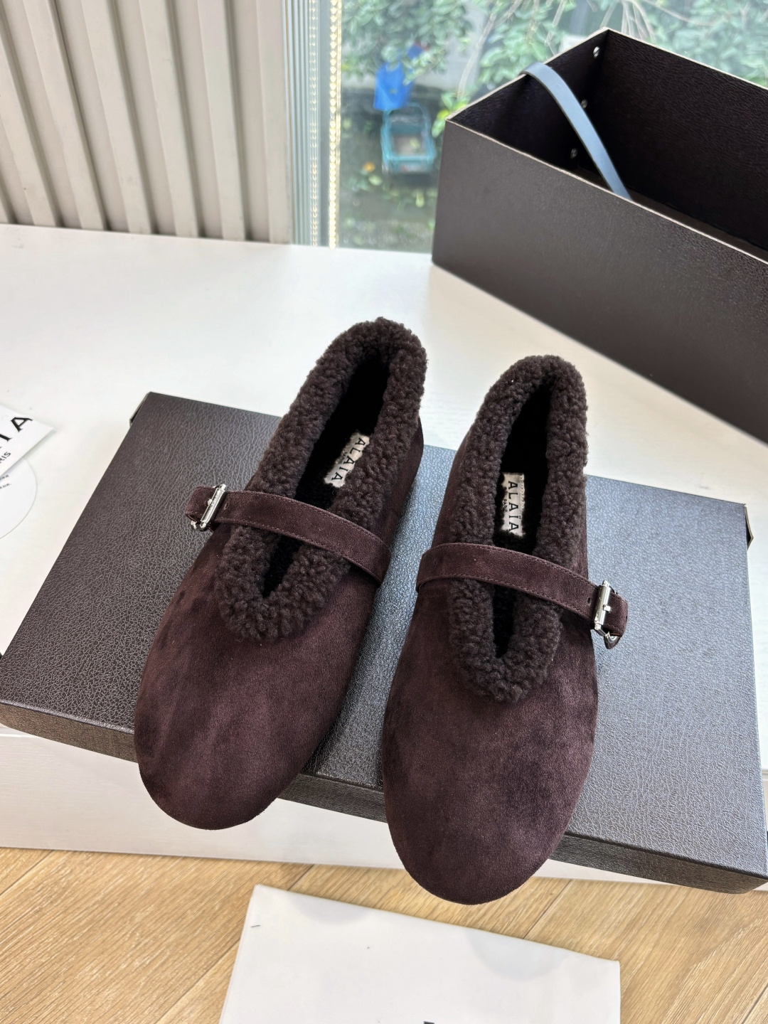 所见即所得G002代购级别原版购入法国一线奢侈品牌ALAIA 阿莱亚秋冬天真的要来咯!羊羔绒鞋~ Alaia奶呼呼的秋冬 所见即所得G002代购级别原版购入法国一线奢侈品牌ALAIA 阿莱亚秋冬天真的要来咯!羊羔绒鞋~ Alaia奶呼呼的秋冬