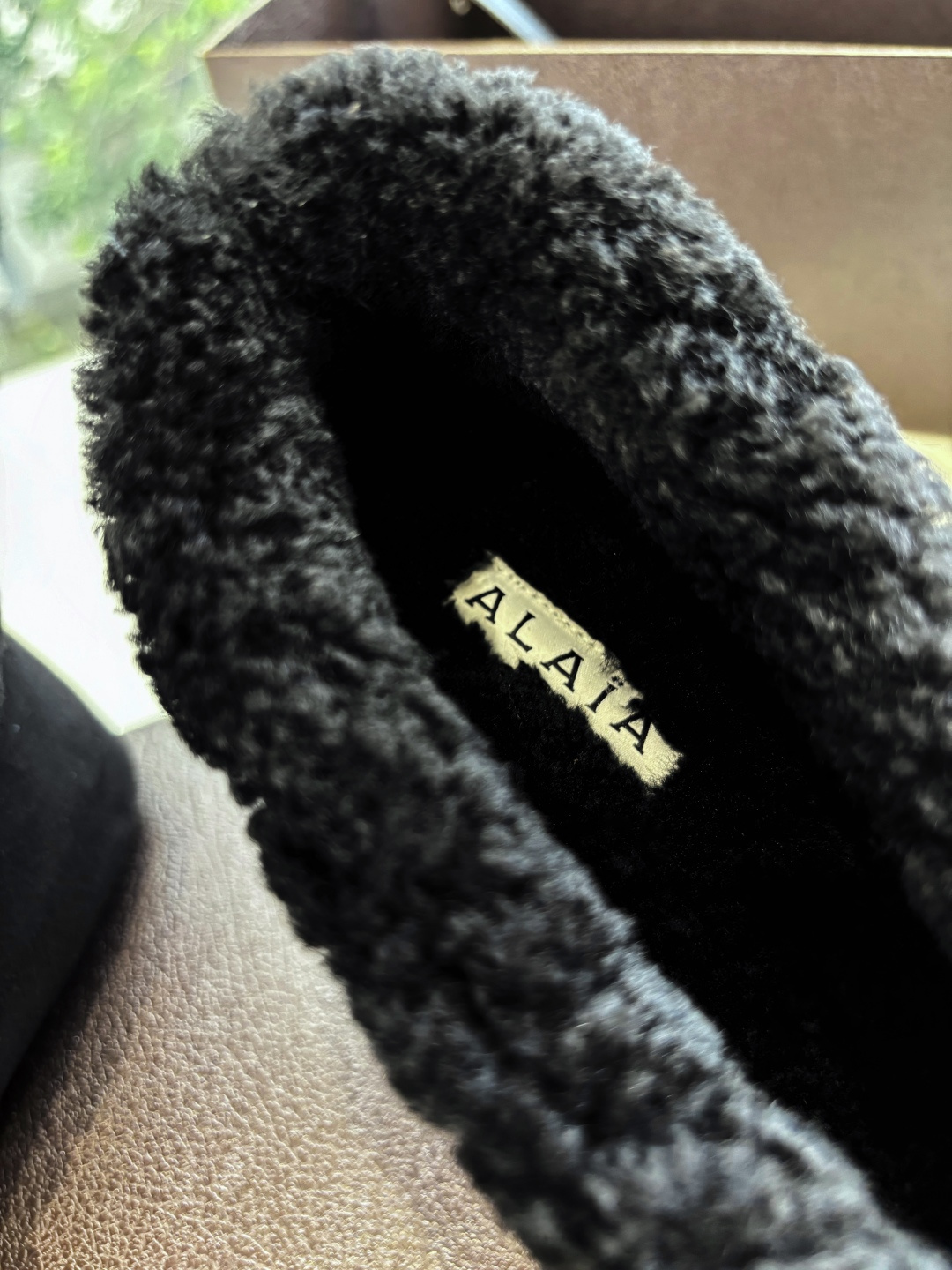所见即所得G002代购级别原版购入法国一线奢侈品牌ALAIA 阿莱亚秋冬天真的要来咯!羊羔绒鞋~ Alaia奶呼呼的秋冬 所见即所得G002代购级别原版购入法国一线奢侈品牌ALAIA 阿莱亚秋冬天真的要来咯!羊羔绒鞋~ Alaia奶呼呼的秋冬