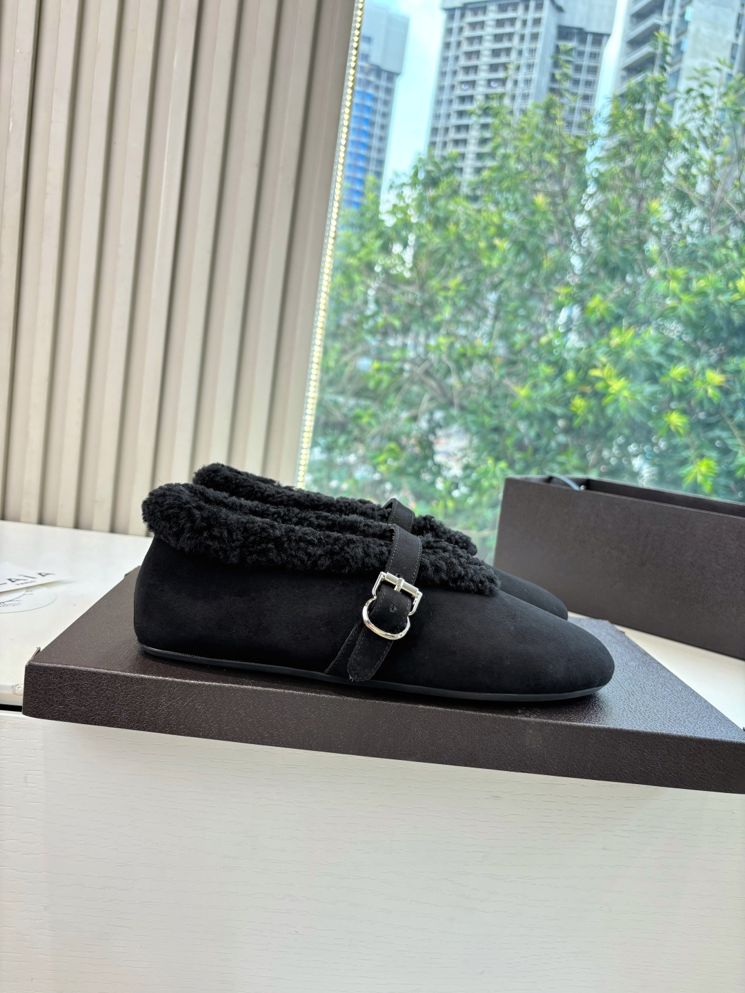所见即所得G002代购级别原版购入法国一线奢侈品牌ALAIA 阿莱亚秋冬天真的要来咯!羊羔绒鞋~ Alaia奶呼呼的秋冬 所见即所得G002代购级别原版购入法国一线奢侈品牌ALAIA 阿莱亚秋冬天真的要来咯!羊羔绒鞋~ Alaia奶呼呼的秋冬