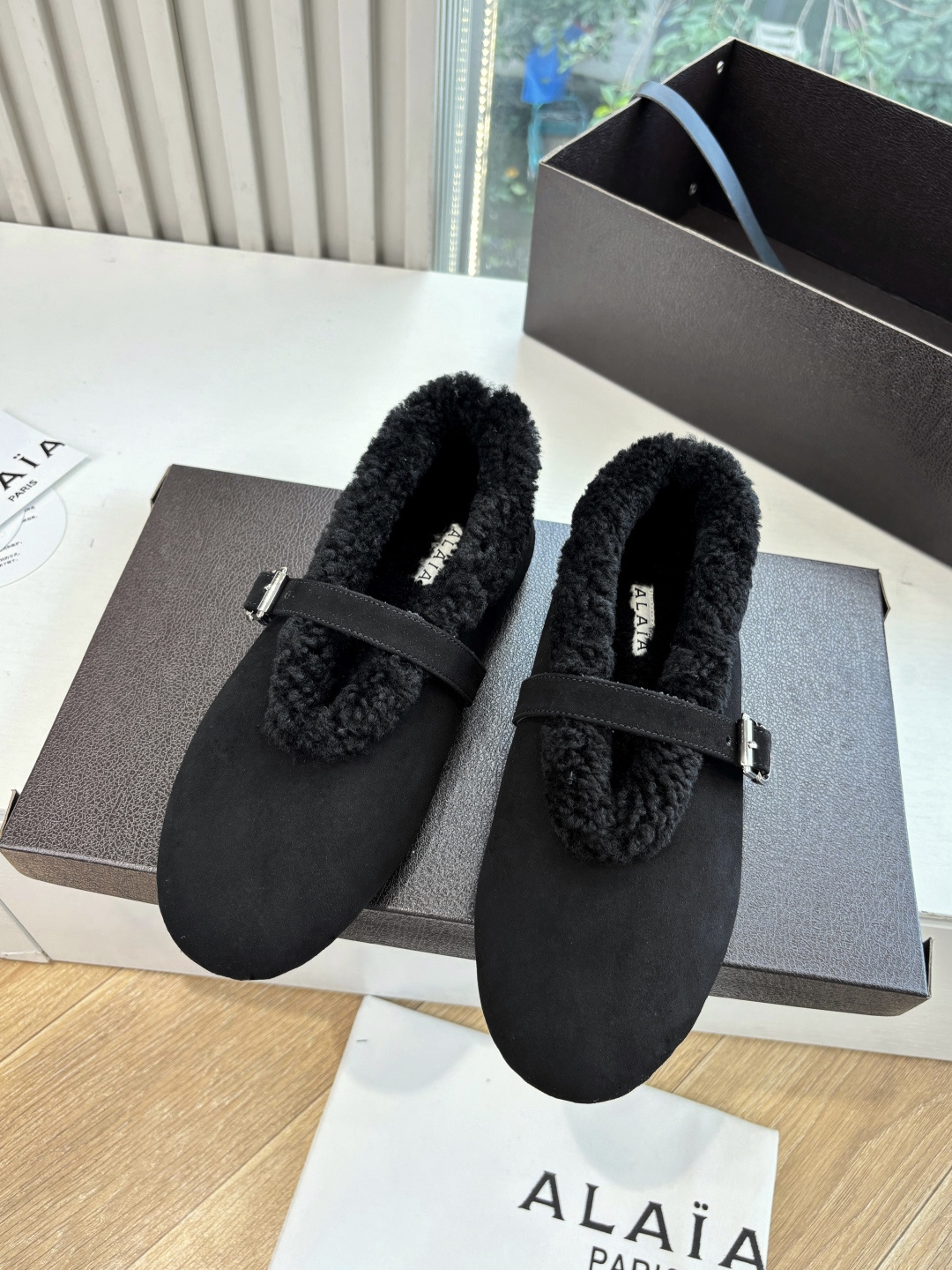 所见即所得G002代购级别原版购入法国一线奢侈品牌ALAIA 阿莱亚秋冬天真的要来咯!羊羔绒鞋~ Alaia奶呼呼的秋冬 所见即所得G002代购级别原版购入法国一线奢侈品牌ALAIA 阿莱亚秋冬天真的要来咯!羊羔绒鞋~ Alaia奶呼呼的秋冬