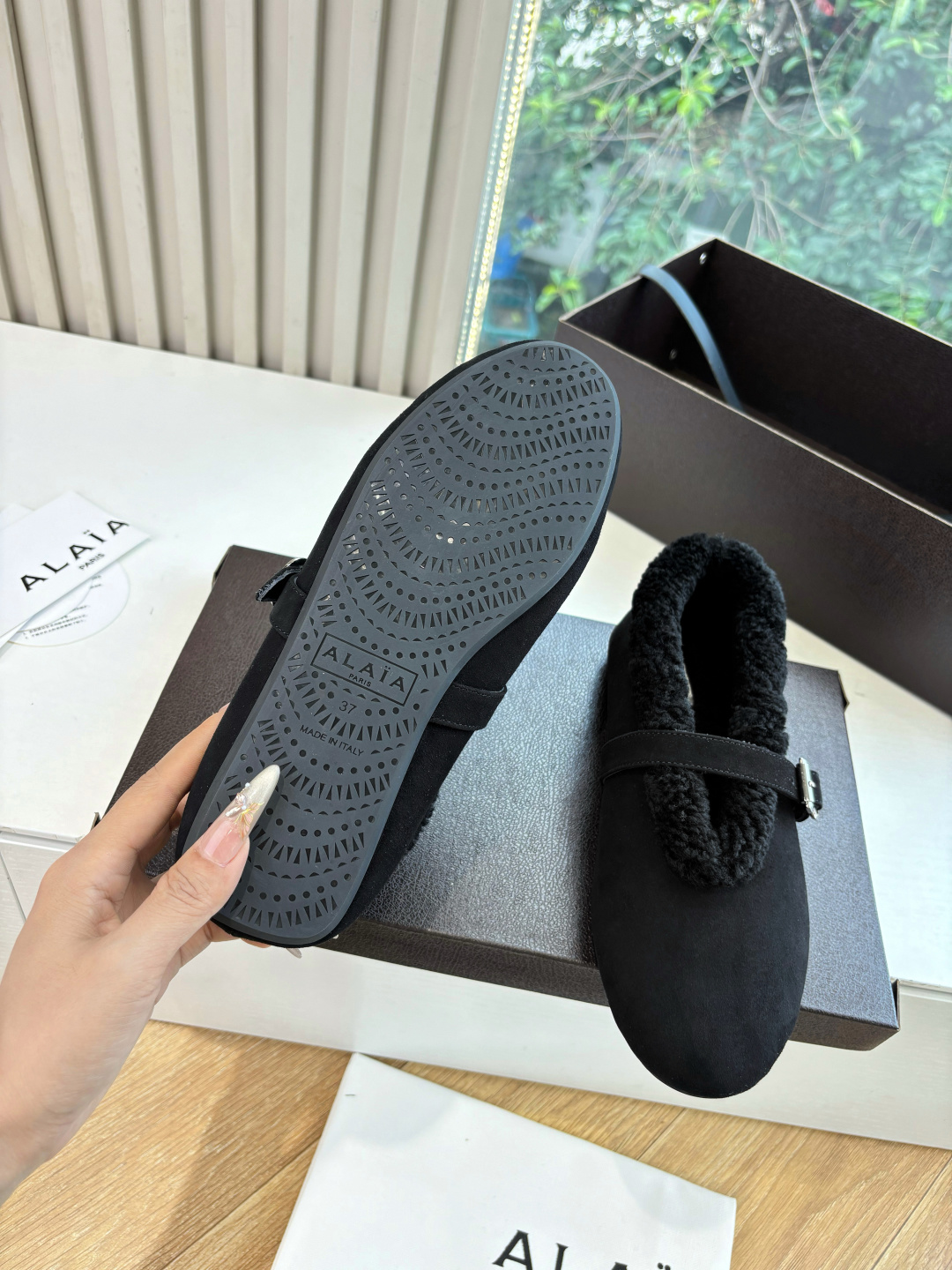 所见即所得G002代购级别原版购入法国一线奢侈品牌ALAIA 阿莱亚秋冬天真的要来咯!羊羔绒鞋~ Alaia奶呼呼的秋冬 所见即所得G002代购级别原版购入法国一线奢侈品牌ALAIA 阿莱亚秋冬天真的要来咯!羊羔绒鞋~ Alaia奶呼呼的秋冬
