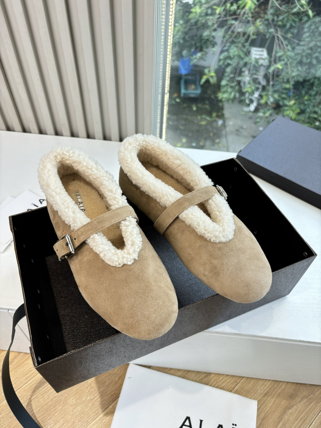 所见即所得G002代购级别原版购入法国一线奢侈品牌ALAIA 阿莱亚秋冬天真的要来咯！羊羔绒鞋～ Alaia奶呼呼的秋冬