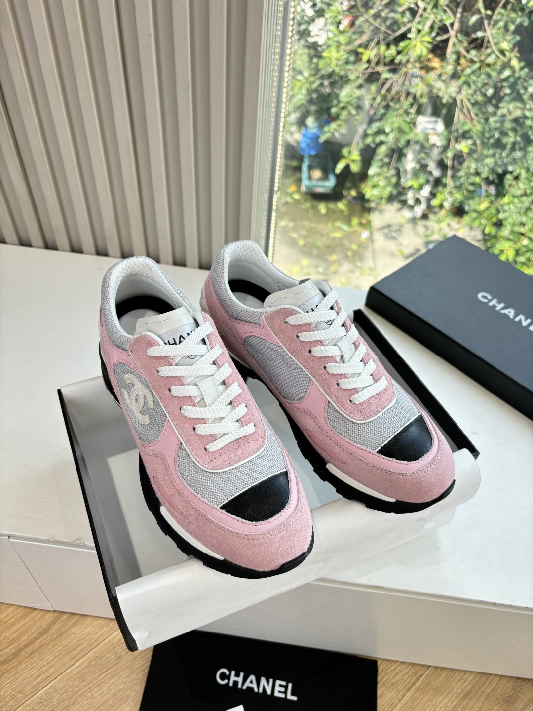 NO:559771,G059 WYSIWYG hot model Chanl 25k autumn and winter new high-heeled color-blocked casual sports shoes. Weird, ugly and cute. Out of stock at counters. Major bloggers recommend the new styles on social days. This season's new style is simply close your eyes. The feet are delicate and smart and beautiful. The casual casual sports style is cool and natural. It interprets Chanel's fashionable femininity. The overall customization makes all the sports shoes on the market obsolete. This series is now available for sale!  The upper is made of custom-made sheepskin mesh, the inner breathable mesh outsole, the original custom molded TPU combination outsole, the original full set of molds, women's model 35-40 (customized at 40.41, non-returnable and non-exchangeable), casual shoes/sports shoes, chanel, chanel, sneakers, sheepskin19860909G059所见即所得爆款 Chanl 香奈儿25k秋冬新款高跟拼色休闲运动鞋 奇奇怪怪 丑萌丑萌 专柜断货王 各大博主社交日推款,这季新款简直闭眼入,上脚秀气灵动狂好看,率性的休闲运动风,飒爽又自然,演绎香奈儿的时髦女性气质,整体定制令当时市面上的所有运动款变得过时,本系列现已登陆发售！ 鞋面采用定制进羊皮定制网布 内里透气网布 大底 原版定制开模TPU组合大底 原版全套开模 女款35-40(40.41定制不退不换),休闲鞋/运动鞋,chanel,chanel,sneakers,sheepskin,Women's Shoes