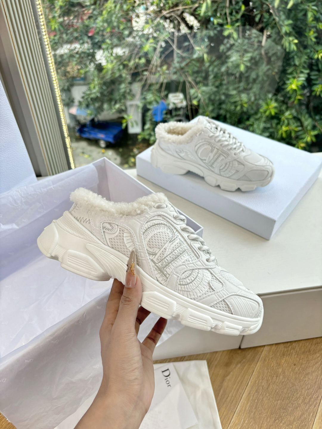 代购级别所即所得G0133C'est Dior 迪奥 25春夏全新休闲运动鞋‘以牛皮革和网眼织物制作，轻盈透气。侧边的C