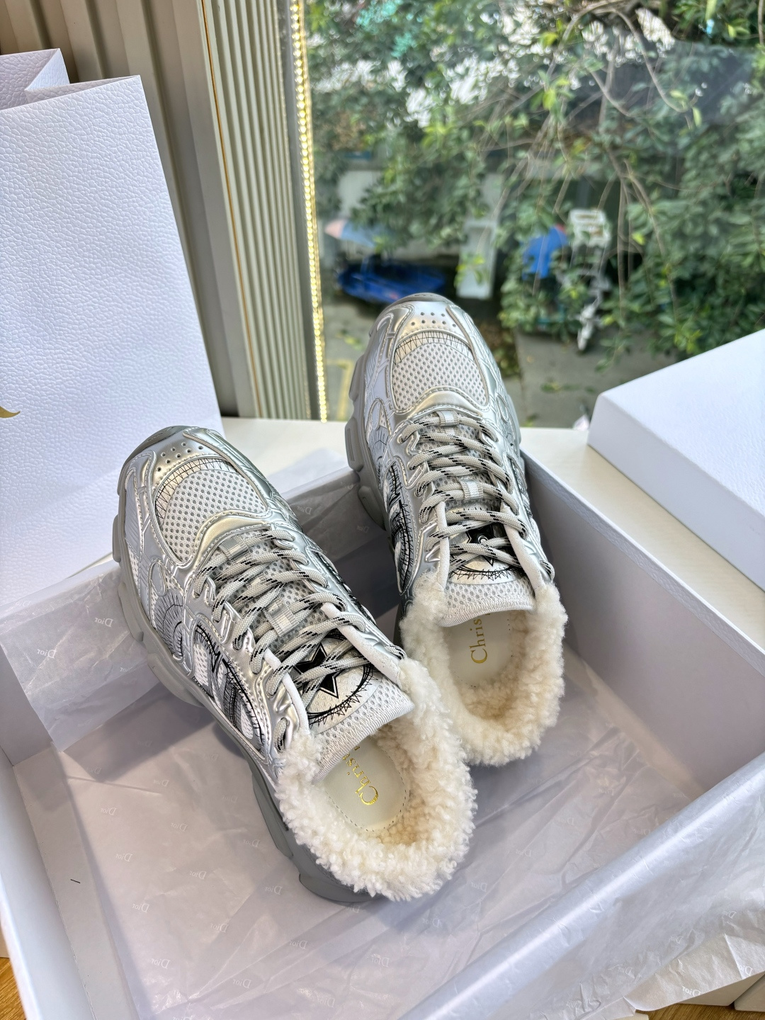 代购级别所即所得G0133C'est Dior 迪奥 25春夏全新休闲运动鞋‘以牛皮革和网眼织物制作,轻盈透气。侧边的C 代购级别所即所得G0133C'est Dior 迪奥 25春夏全新休闲运动鞋‘以牛皮革和网眼织物制作,轻盈透气。侧边的C