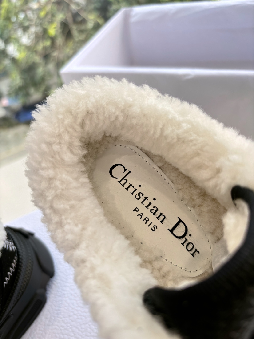 代购级别所即所得G0133C'est Dior 迪奥 25春夏全新休闲运动鞋‘以牛皮革和网眼织物制作，轻盈透气。侧边的C