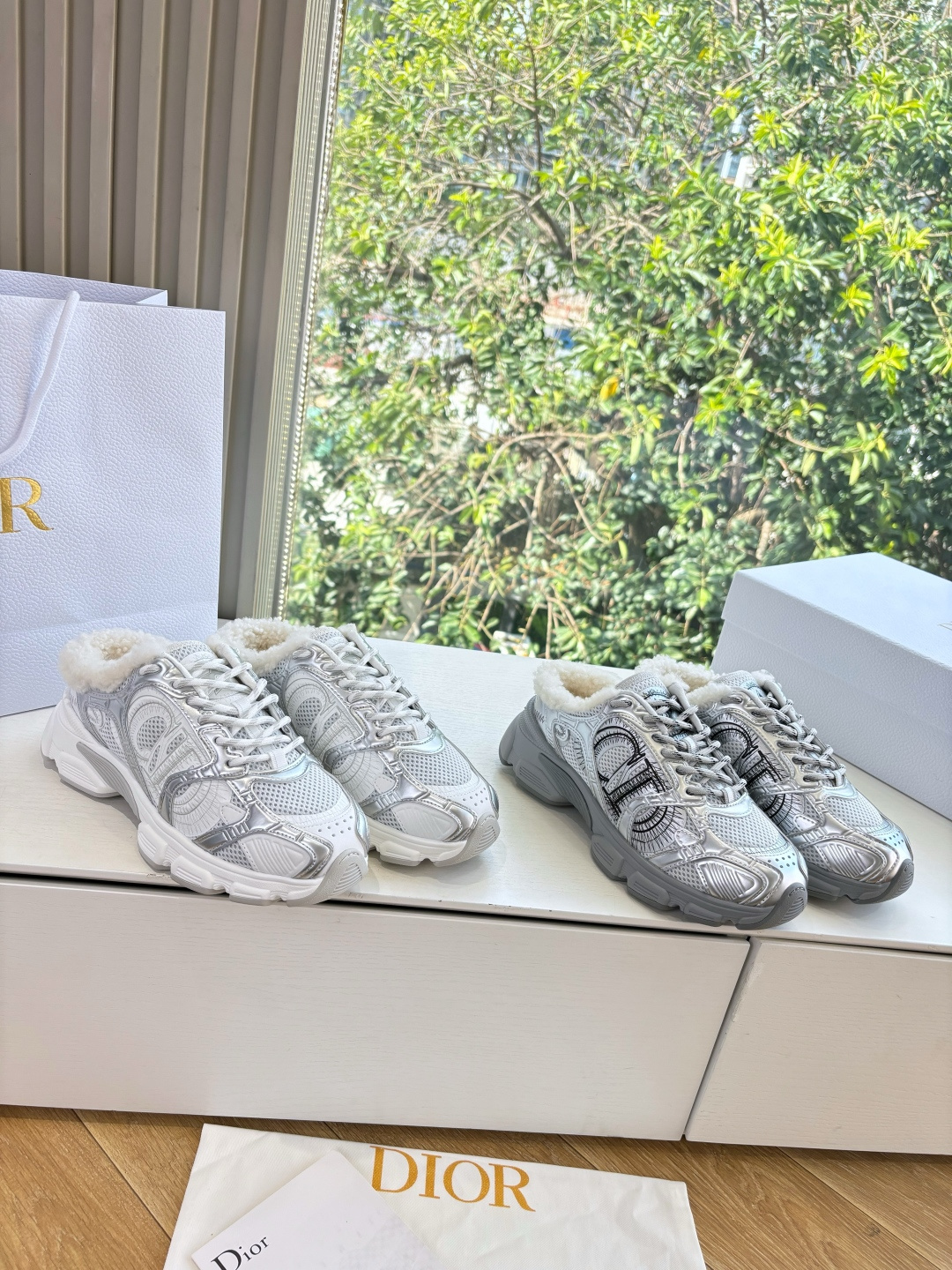 代购级别所即所得G0133C'est Dior 迪奥 25春夏全新休闲运动鞋‘以牛皮革和网眼织物制作，轻盈透气。侧边的C