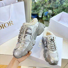 代购级别所即所得G0133C'est Dior 迪奥 25春夏全新休闲运动鞋‘以牛皮革和网眼织物制作,轻盈透气。侧边的C 代购级别所即所得G0133C'est Dior 迪奥 25春夏全新休闲运动鞋‘以牛皮革和网眼织物制作,轻盈透气。侧边的C