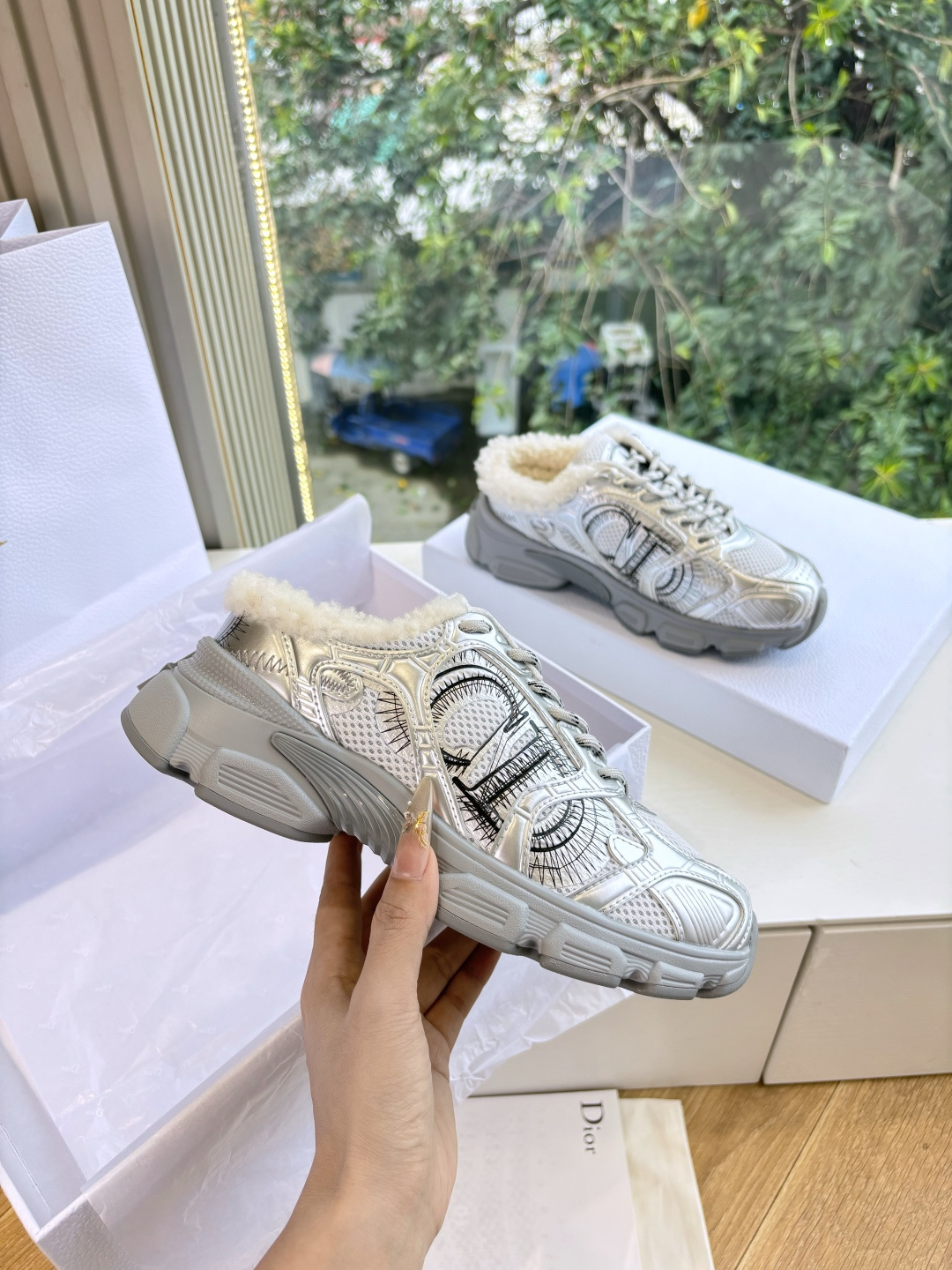 代购级别所即所得G0133C'est Dior 迪奥 25春夏全新休闲运动鞋‘以牛皮革和网眼织物制作,轻盈透气。侧边的C 代购级别所即所得G0133C'est Dior 迪奥 25春夏全新休闲运动鞋‘以牛皮革和网眼织物制作,轻盈透气。侧边的C