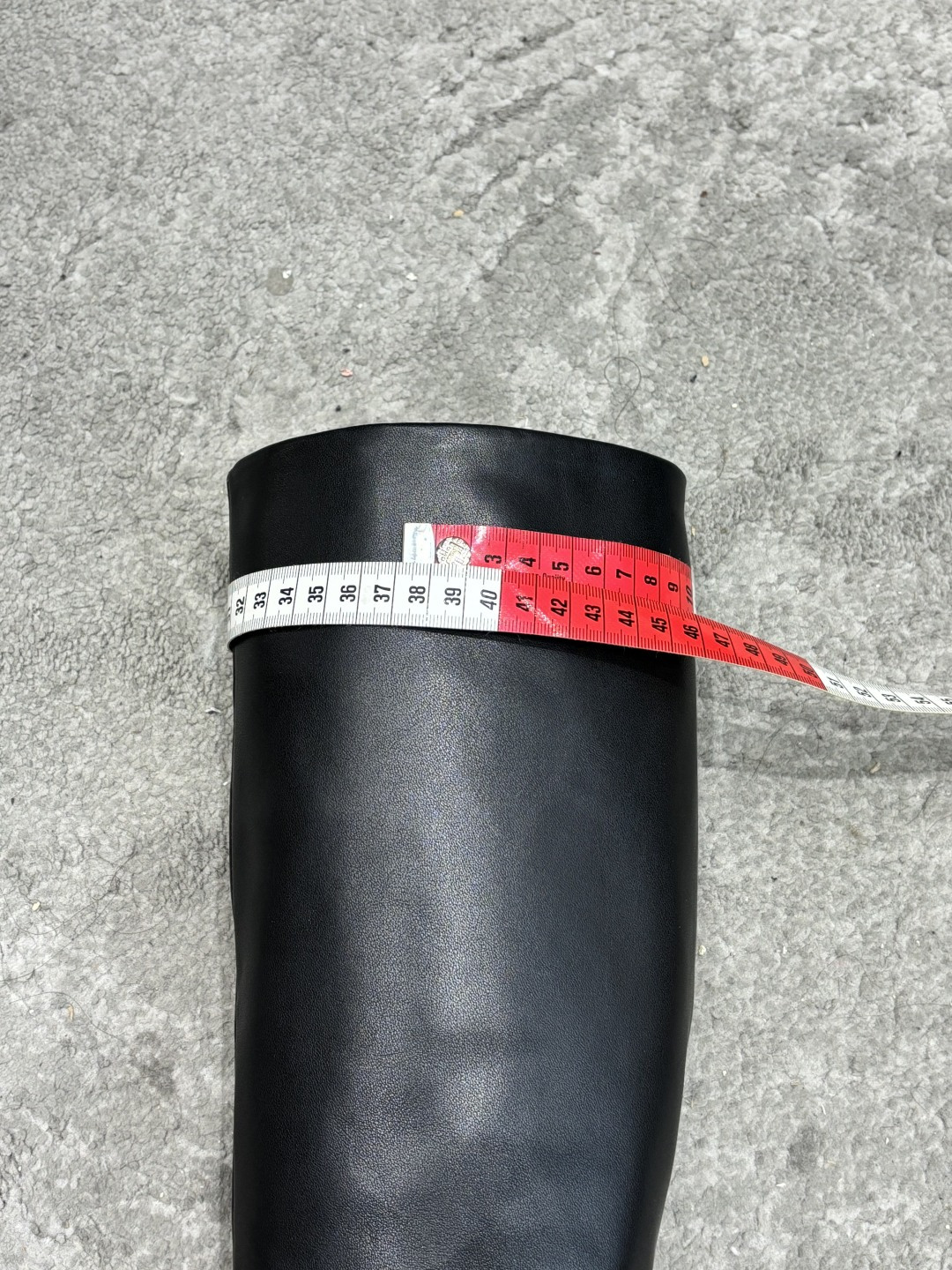 G277GIVENCHY纪梵希所见即所得新款时尚长靴骑士靴亮泽皮革靴原版1:1开发，腿部饰有皮革束带，搭配金属扣，侧面饰