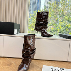 G277😀GIVENCHY纪梵希所见即所得新款时尚长靴骑士靴亮泽皮革靴原版1:1开发,腿部饰有皮革束带,搭配金属扣,侧面 G277😀GIVENCHY纪梵希所见即所得新款时尚长靴骑士靴亮泽皮革靴原版1:1开发,腿部饰有皮革束带,搭配金属扣,侧面