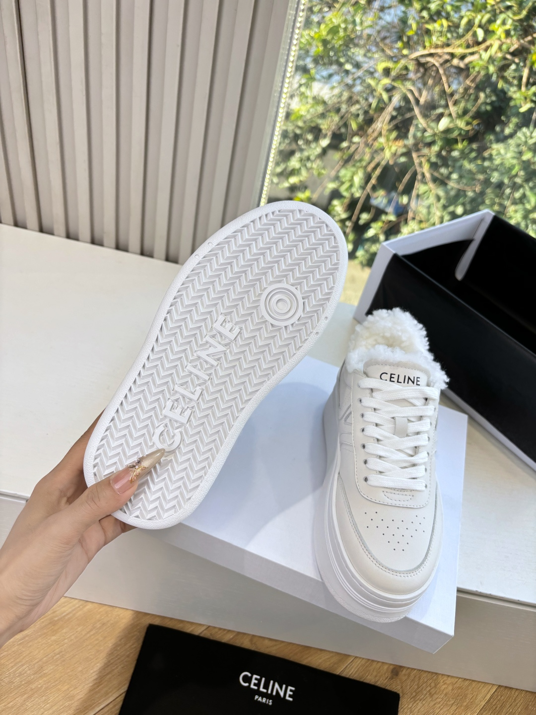 女😀G039 厚底小白鞋CELIN塞琳 2025秋冬新毛毛鞋赛琳又让我重新爱了它一次！这季节美鞋太多这款毛拖真的是让我无