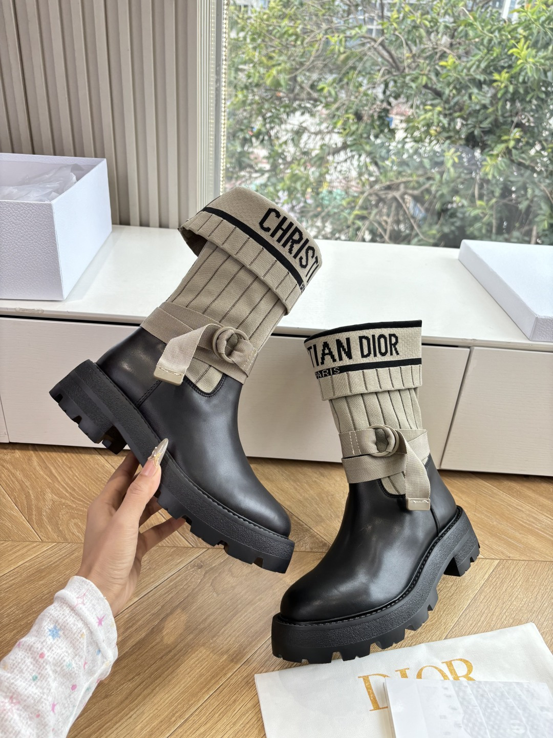 G133Miss Dior 迪奥 CD 秋冬长靴 Miss Dior 迪奥 CD秋冬最新色高定海报款D-Major电绣拼