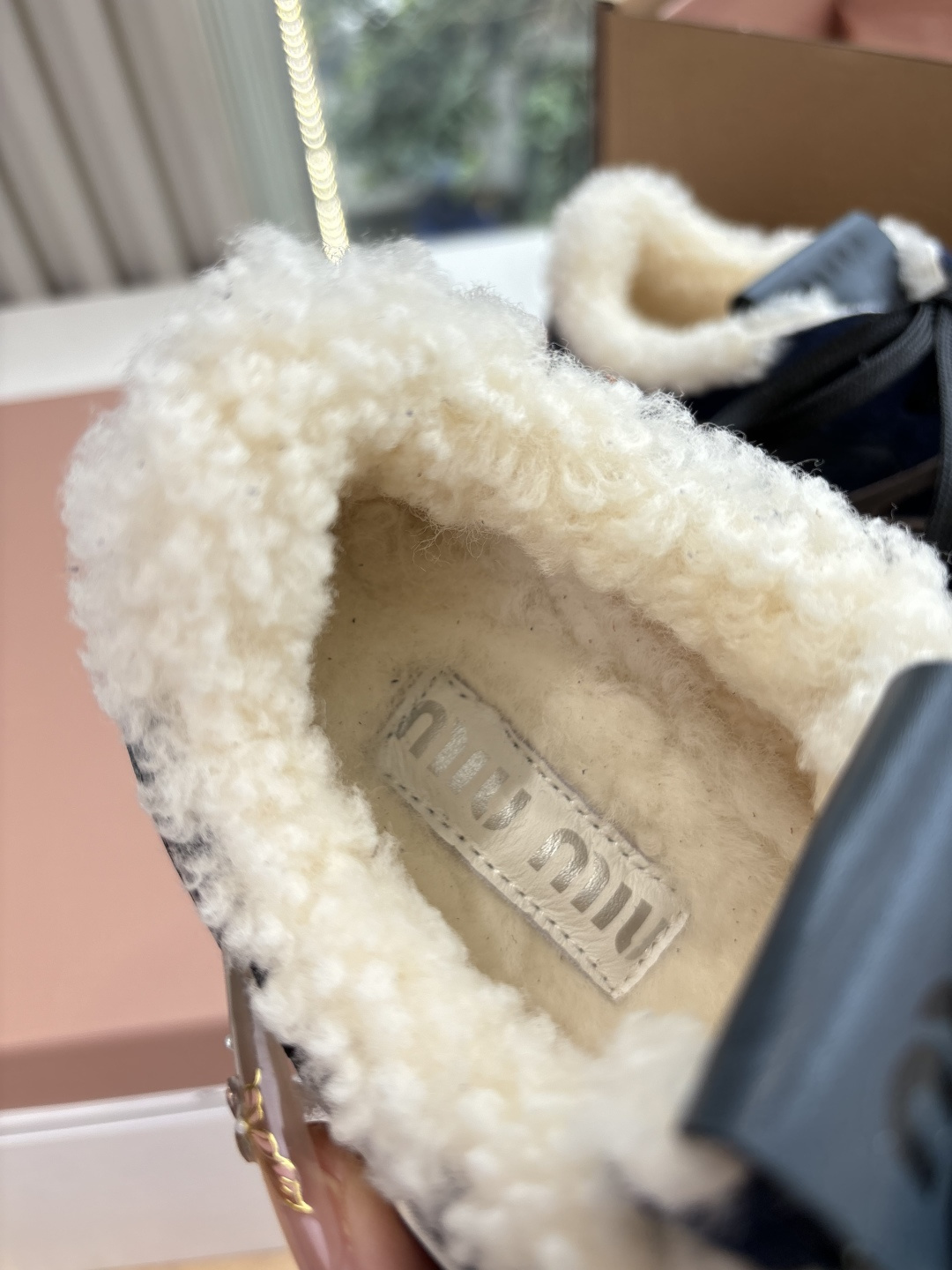 带飞机盒G086所见即所得顶级品质羊毛内里miumiu25秋冬新款厚底羊毛小白鞋简约造型，超轻原版开模鞋底，脚感妥妥满分