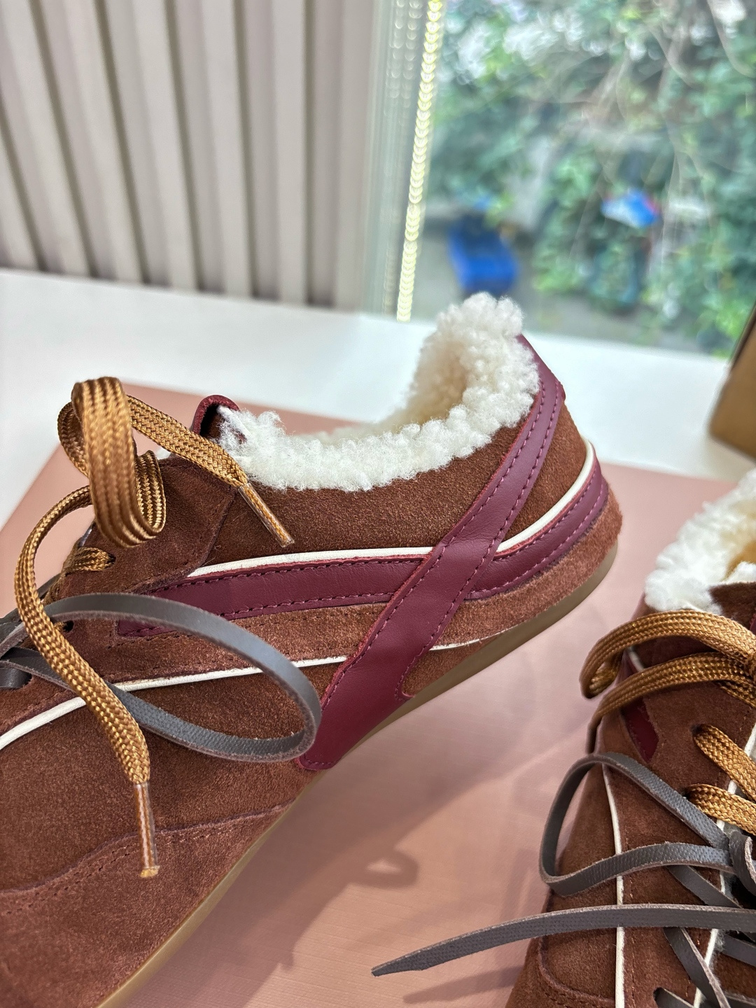 带飞机盒G086所见即所得顶级品质羊毛内里miumiu25秋冬新款厚底羊毛小白鞋简约造型，超轻原版开模鞋底，脚感妥妥满分