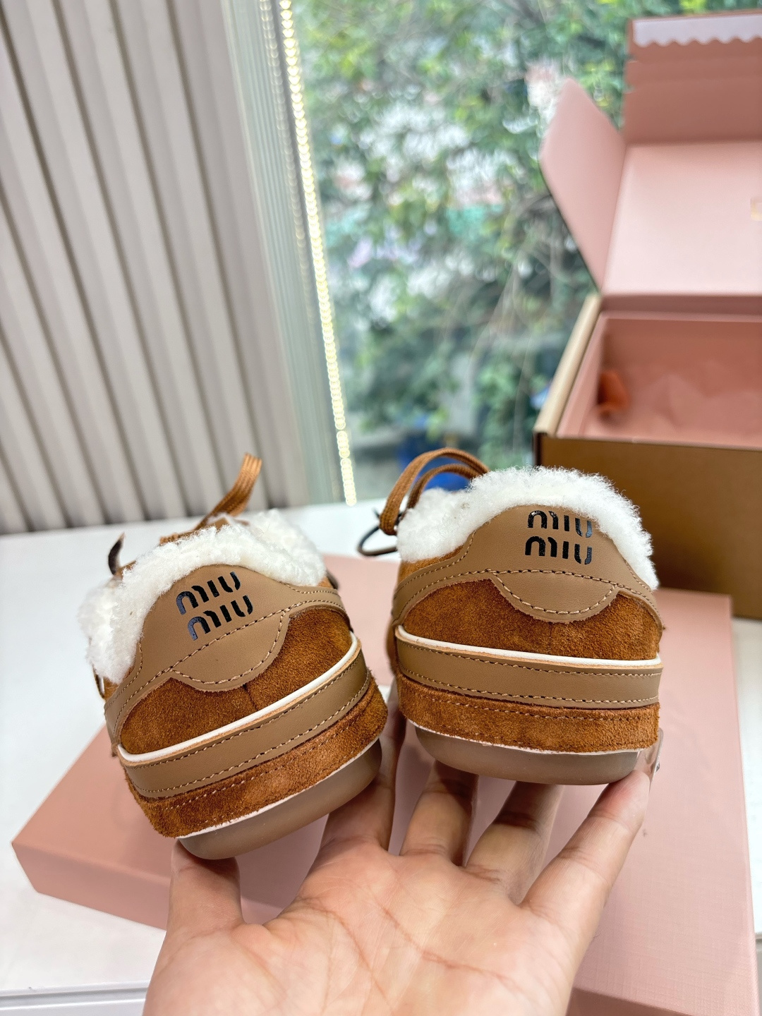 带飞机盒G086所见即所得顶级品质羊毛内里miumiu25秋冬新款厚底羊毛小白鞋简约造型，超轻原版开模鞋底，脚感妥妥满分