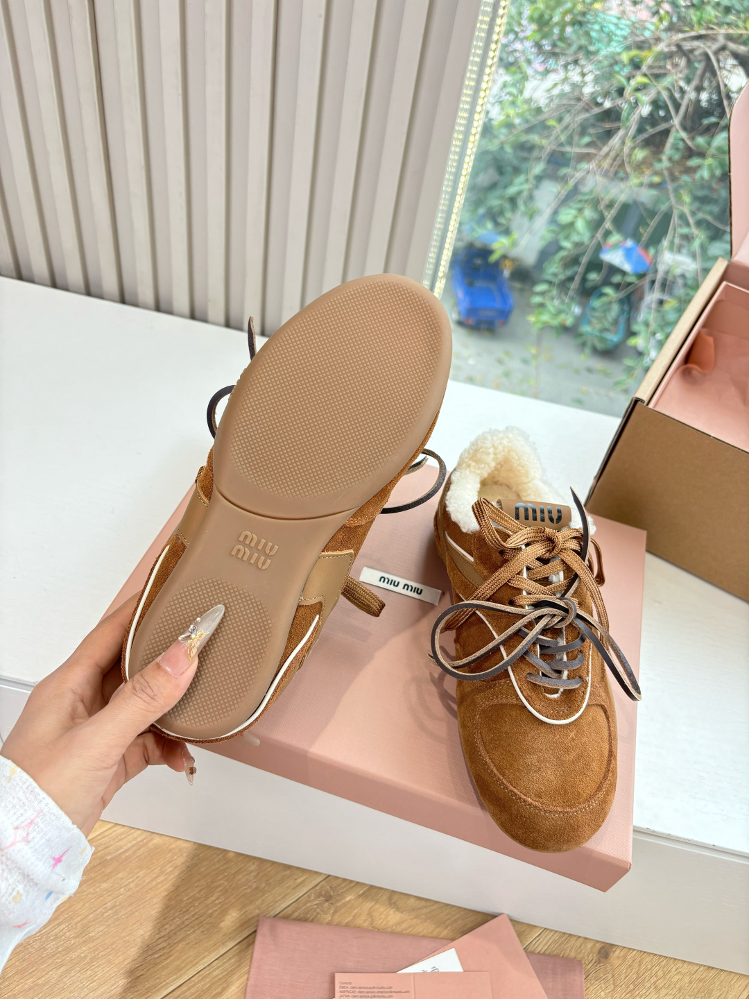 带飞机盒G086所见即所得顶级品质羊毛内里miumiu25秋冬新款厚底羊毛小白鞋简约造型，超轻原版开模鞋底，脚感妥妥满分