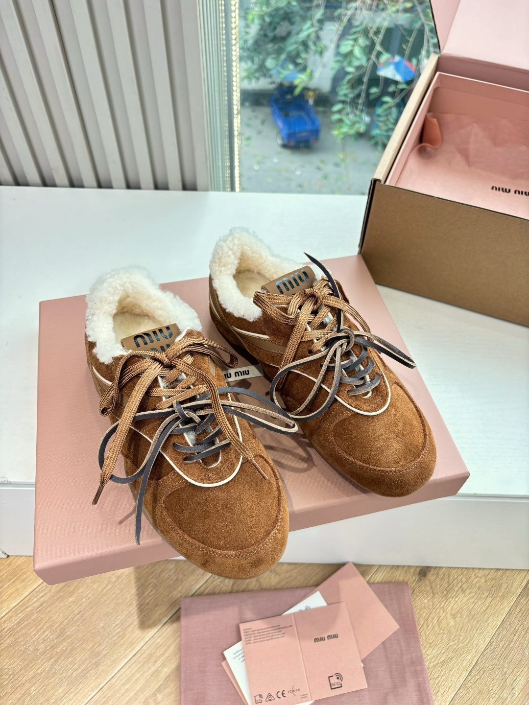 带飞机盒G086所见即所得顶级品质羊毛内里miumiu25秋冬新款厚底羊毛小白鞋简约造型，超轻原版开模鞋底，脚感妥妥满分