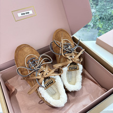 带飞机盒G086所见即所得顶级品质羊毛内里miumiu25秋冬新款厚底羊毛小白鞋简约造型,超轻原版开模鞋底,脚感妥妥满分 带飞机盒G086所见即所得顶级品质羊毛内里miumiu25秋冬新款厚底羊毛小白鞋简约造型,超轻原版开模鞋底,脚感妥妥满分