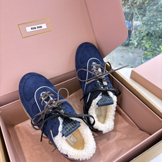带飞机盒G086所见即所得顶级品质羊毛内里miumiu25秋冬新款厚底羊毛小白鞋简约造型,超轻原版开模鞋底,脚感妥妥满分 带飞机盒G086所见即所得顶级品质羊毛内里miumiu25秋冬新款厚底羊毛小白鞋简约造型,超轻原版开模鞋底,脚感妥妥满分