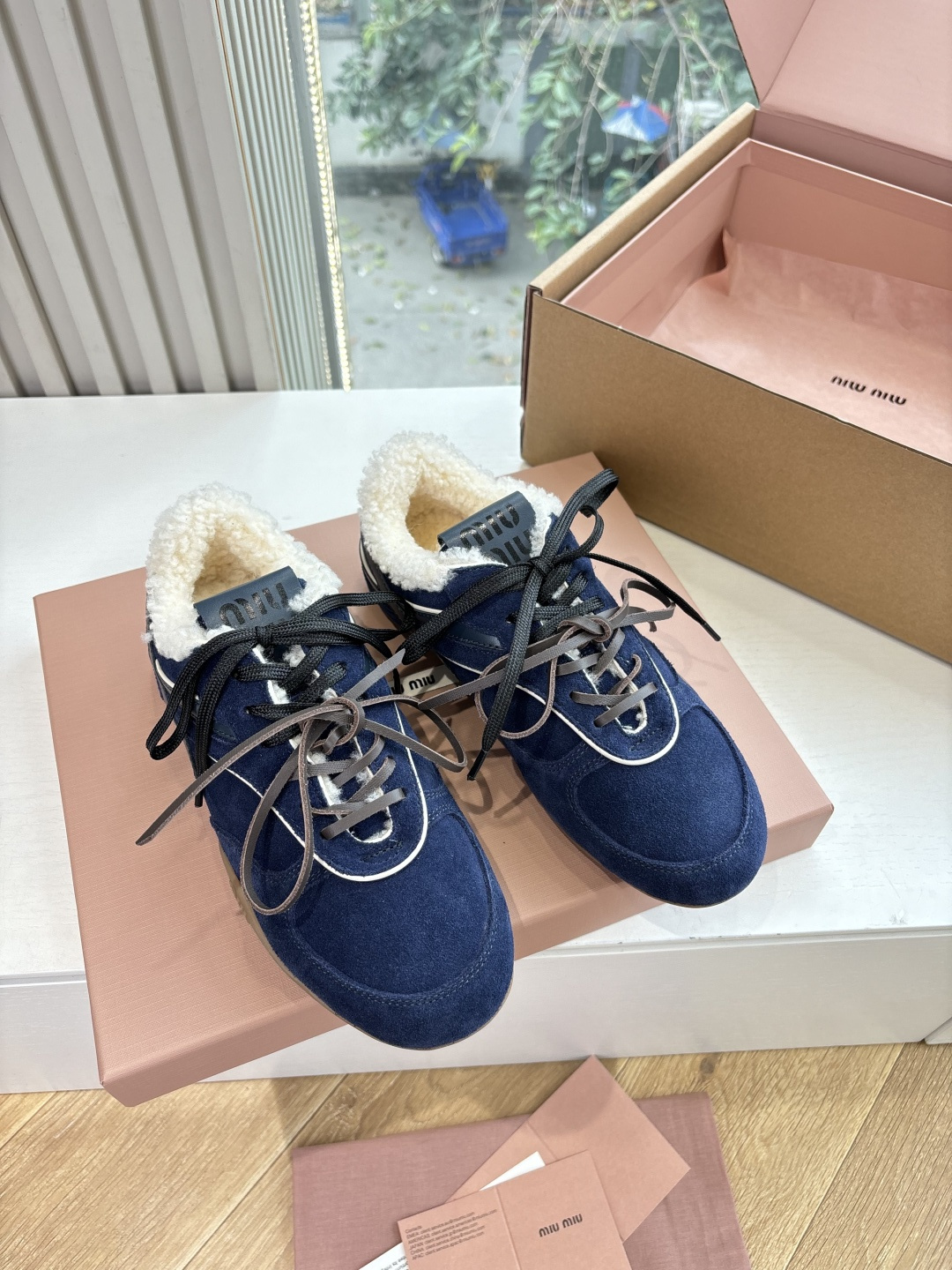 带飞机盒G086所见即所得顶级品质羊毛内里miumiu25秋冬新款厚底羊毛小白鞋简约造型，超轻原版开模鞋底，脚感妥妥满分